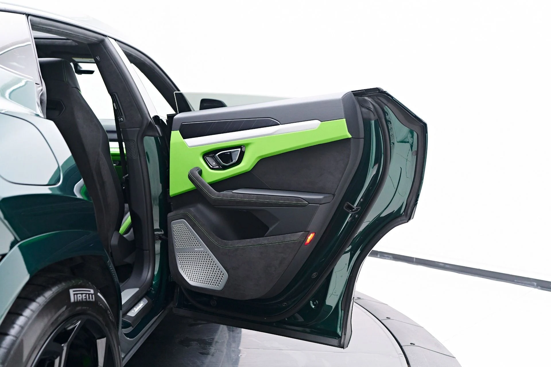 mph035_4110959155_Used_2024_Lamborghini_Urus_S_1749338355_bf9c5c78af