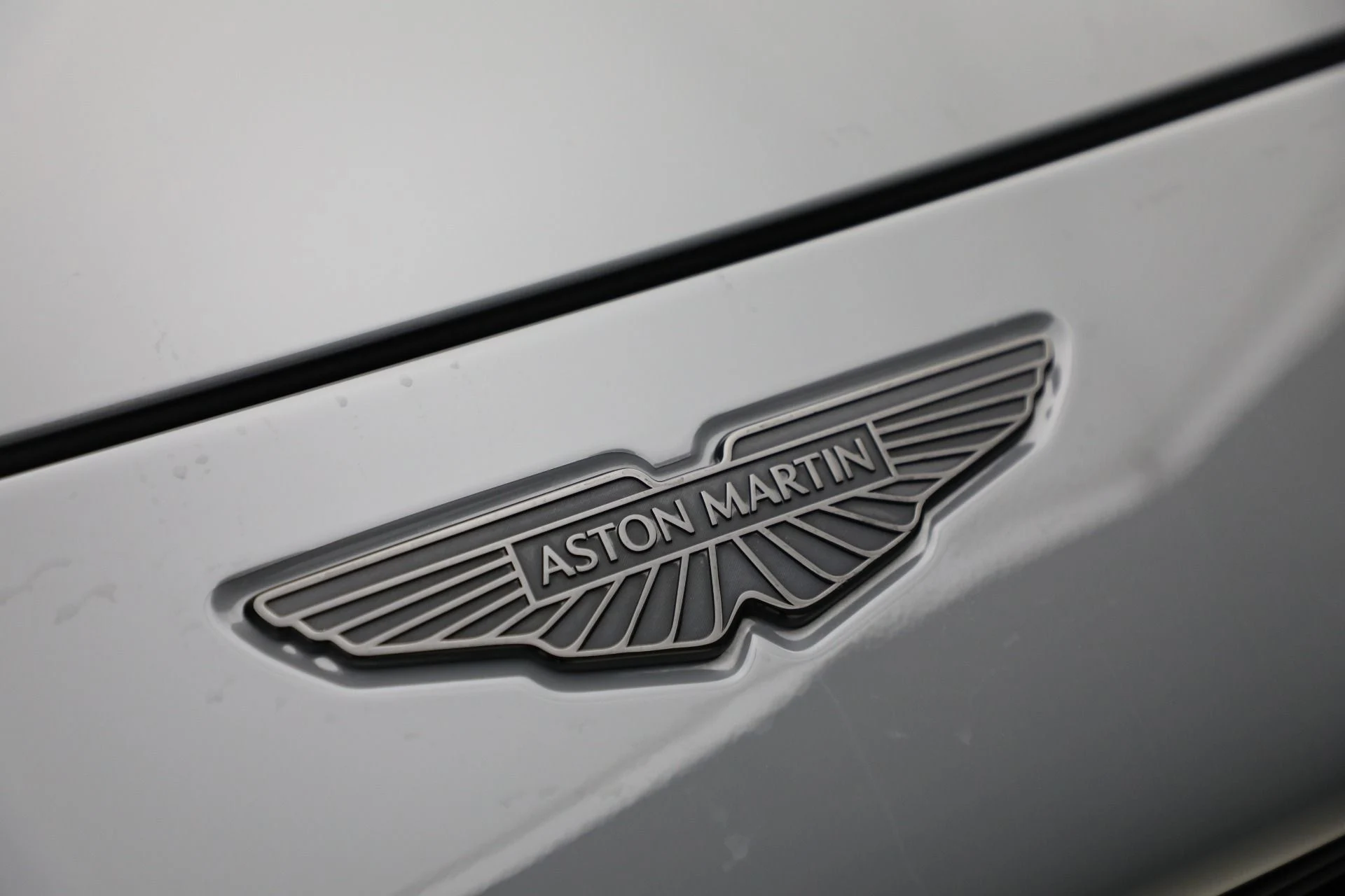 mph035_4114853906_Used_2025_Aston_Martin_DBX_707_40b4ab3112