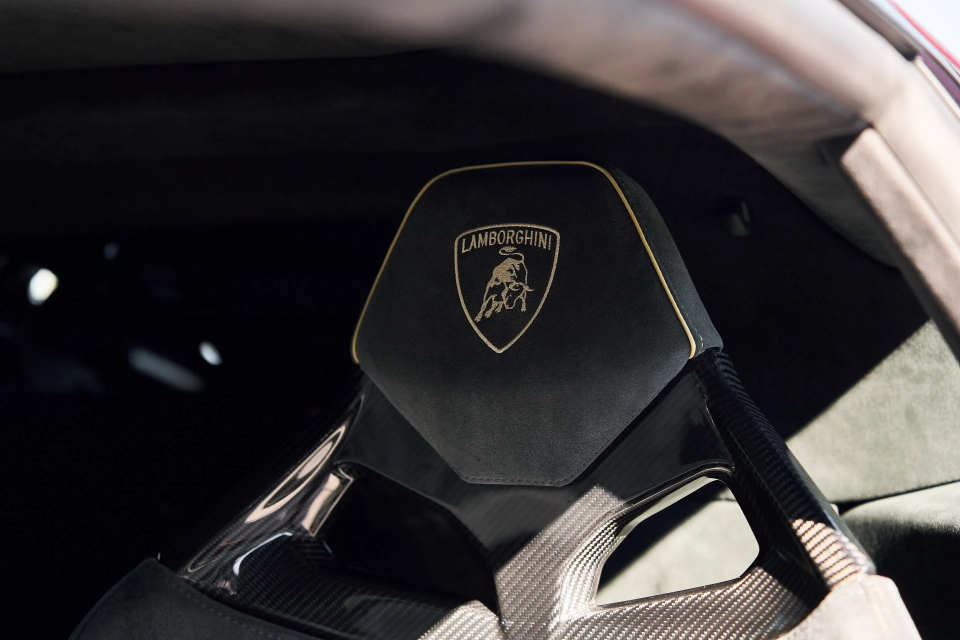 mph035_4133126225_Used_2024_Lamborghini_Huracan_Sterrato_Base_1760828475_76f3ff9887