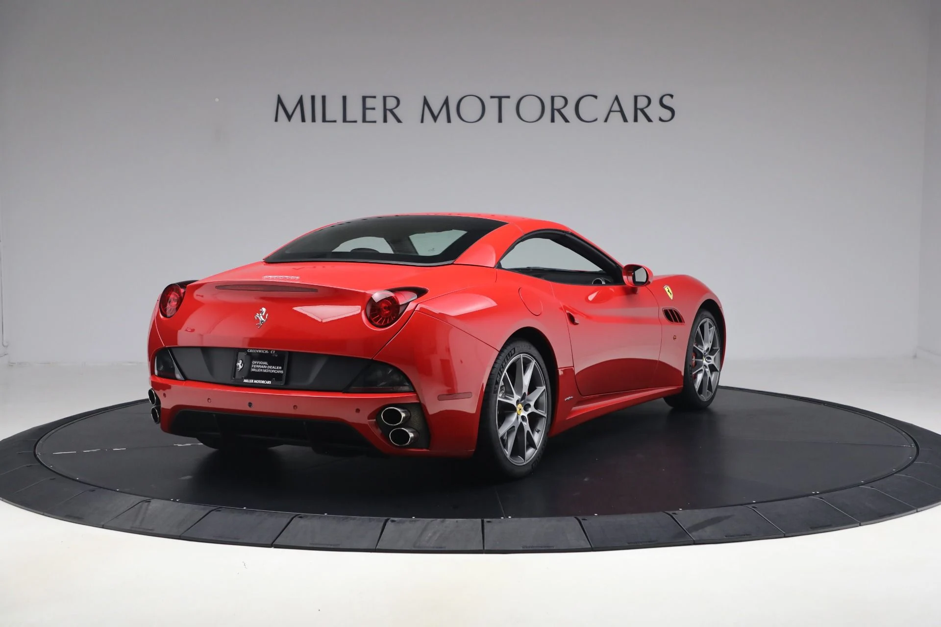 mph035_4147813552_Used_2014_Ferrari_California_30_1790957521_6ea4af24b6