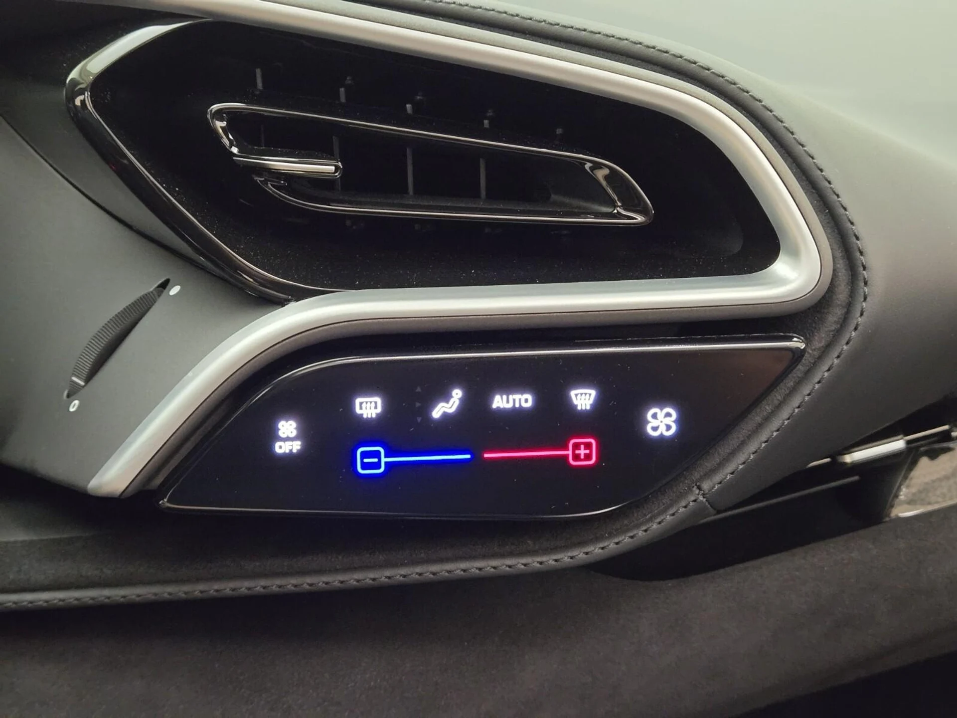 mph035_41620834_Used_2024_Ferrari_296_GTS_1763022587_5f472130c3