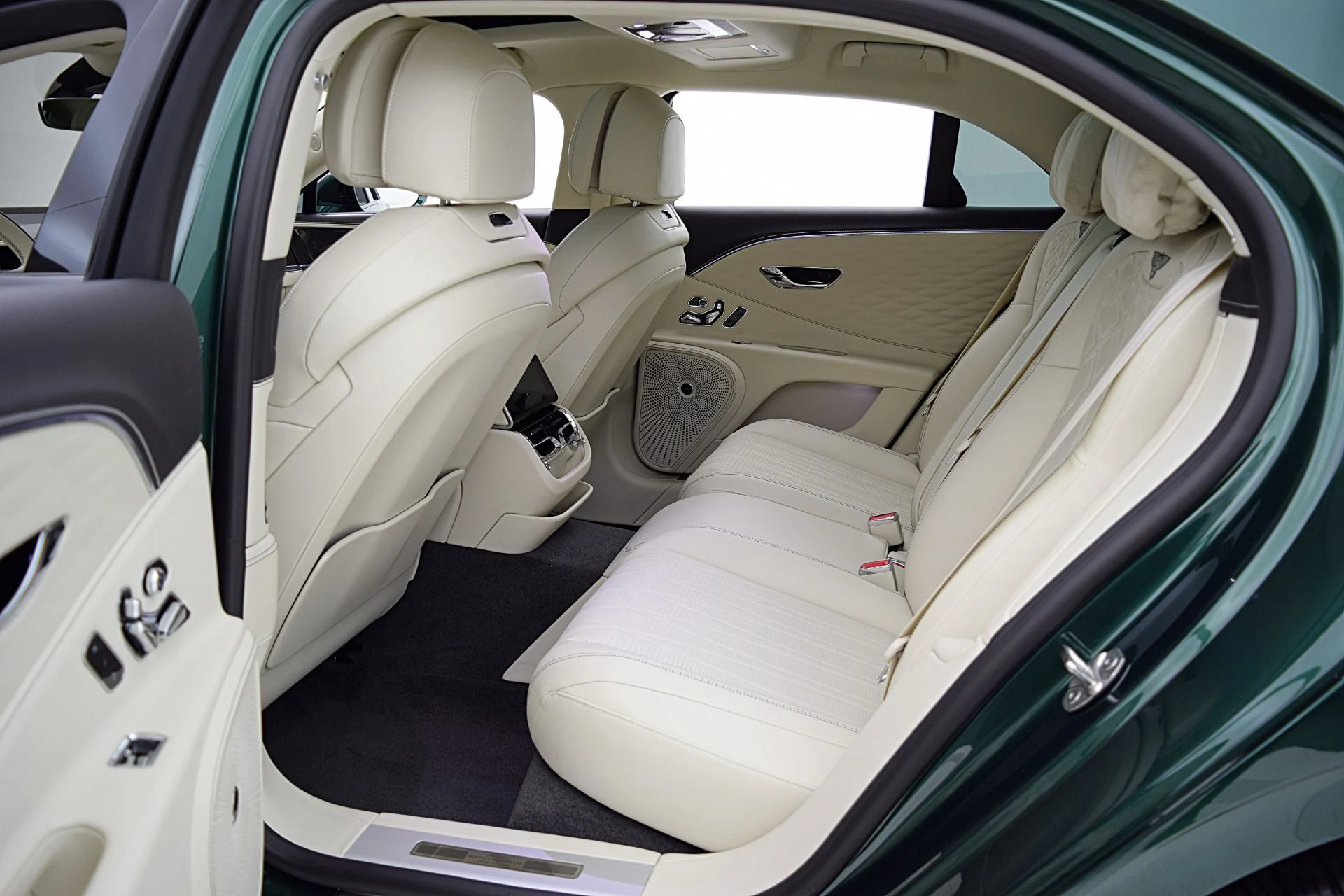 mph035_4168597376_Used_2022_Bentley_Flying_Spur_V8_221afb1ee5