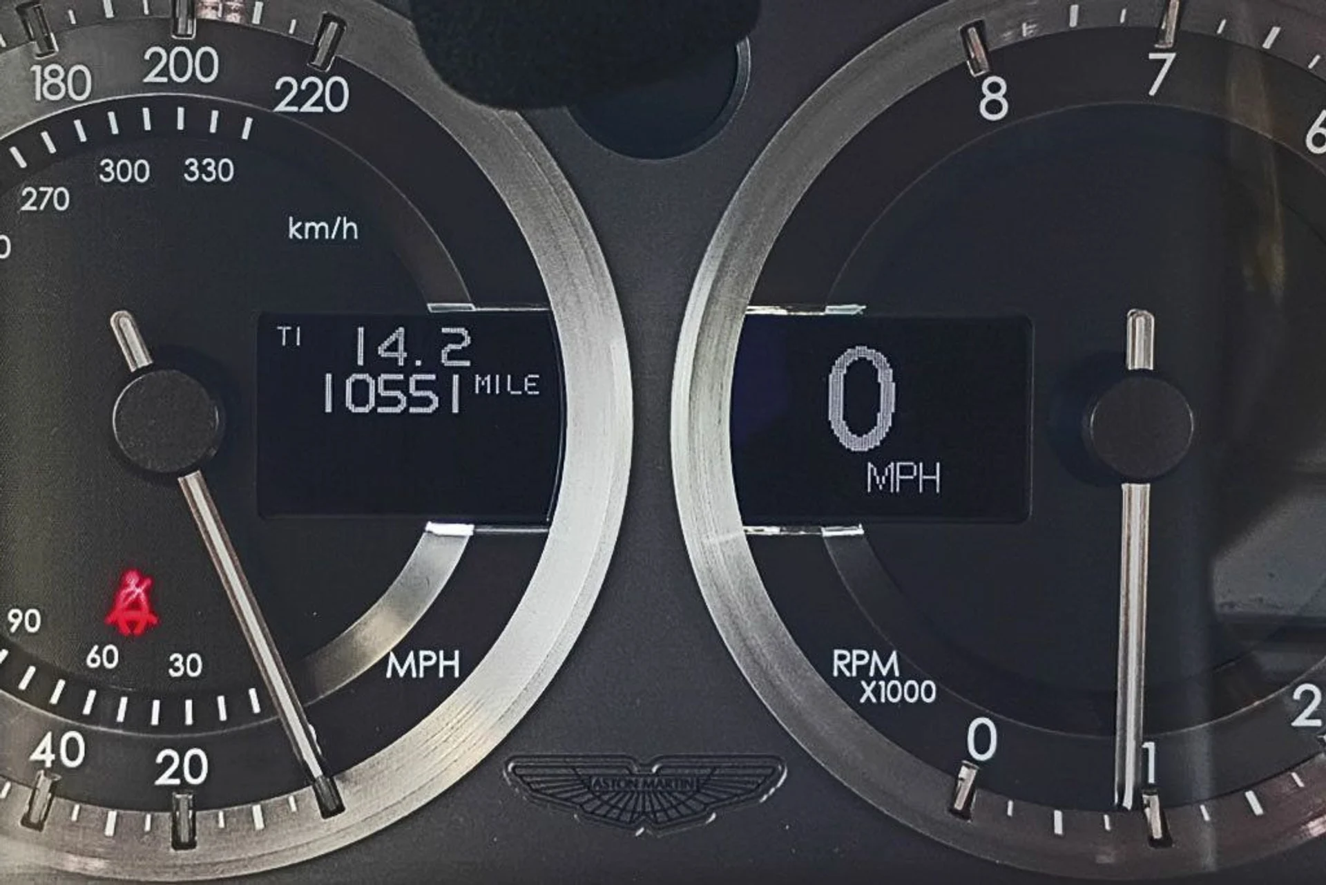 mph035_4168633472_used_2007_aston_martin_db9_2drcoupemanual_9689_21830752_36_1024_03b9c118bb