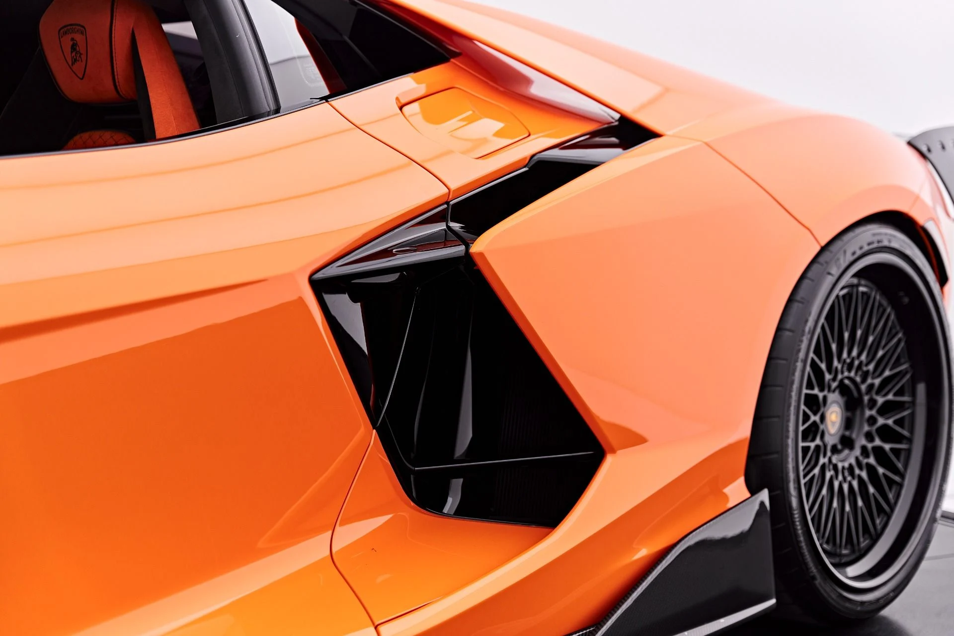 mph035_4183353047_Used_2025_Lamborghini_Revuelto_Base_1786151797_423d02f540