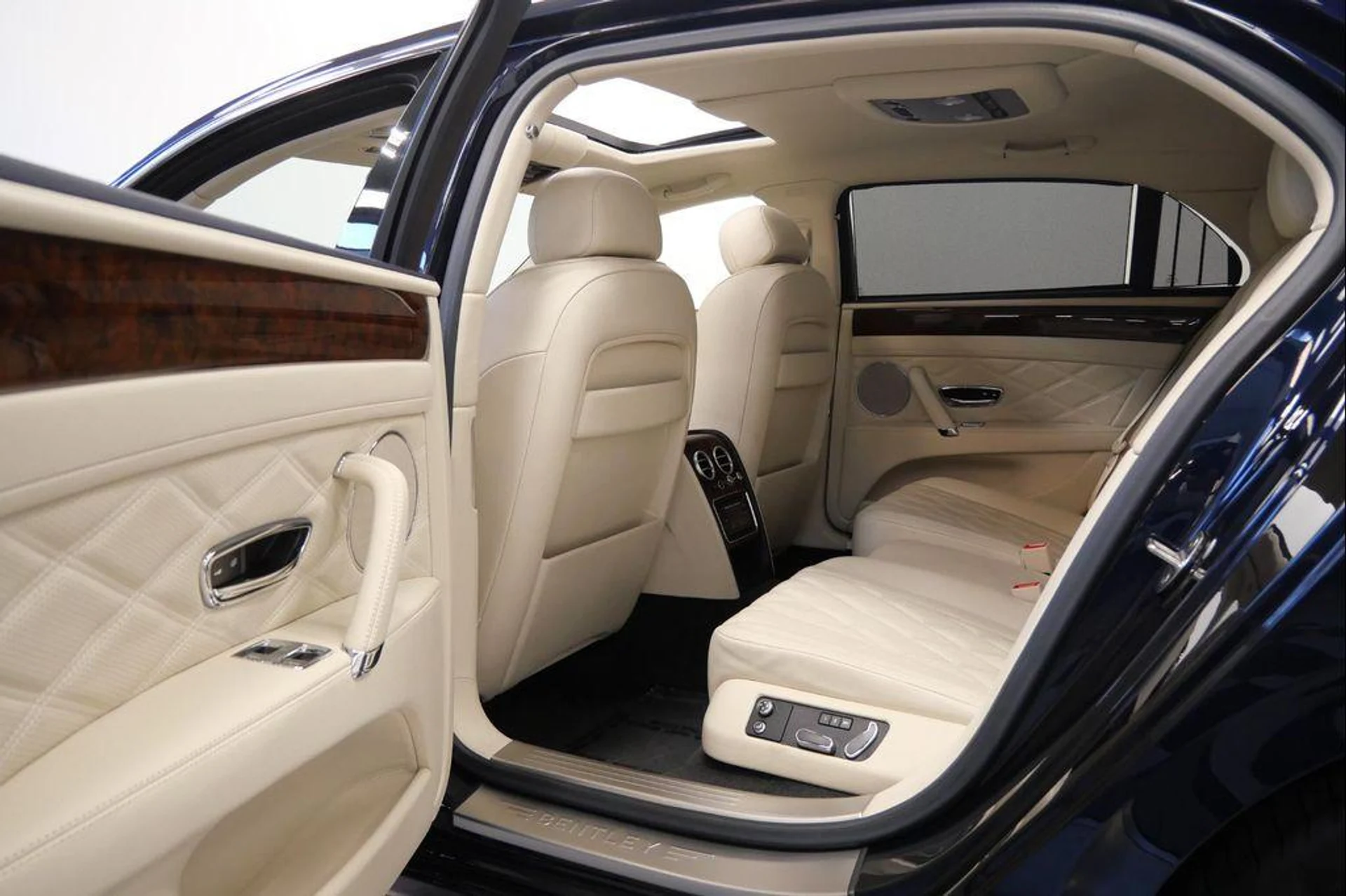 mph035_4195977826_v15_Iqu4z_MZPK_Qp_Tl_Z_Oac2_M_Bngr_U_0a1ff435c1