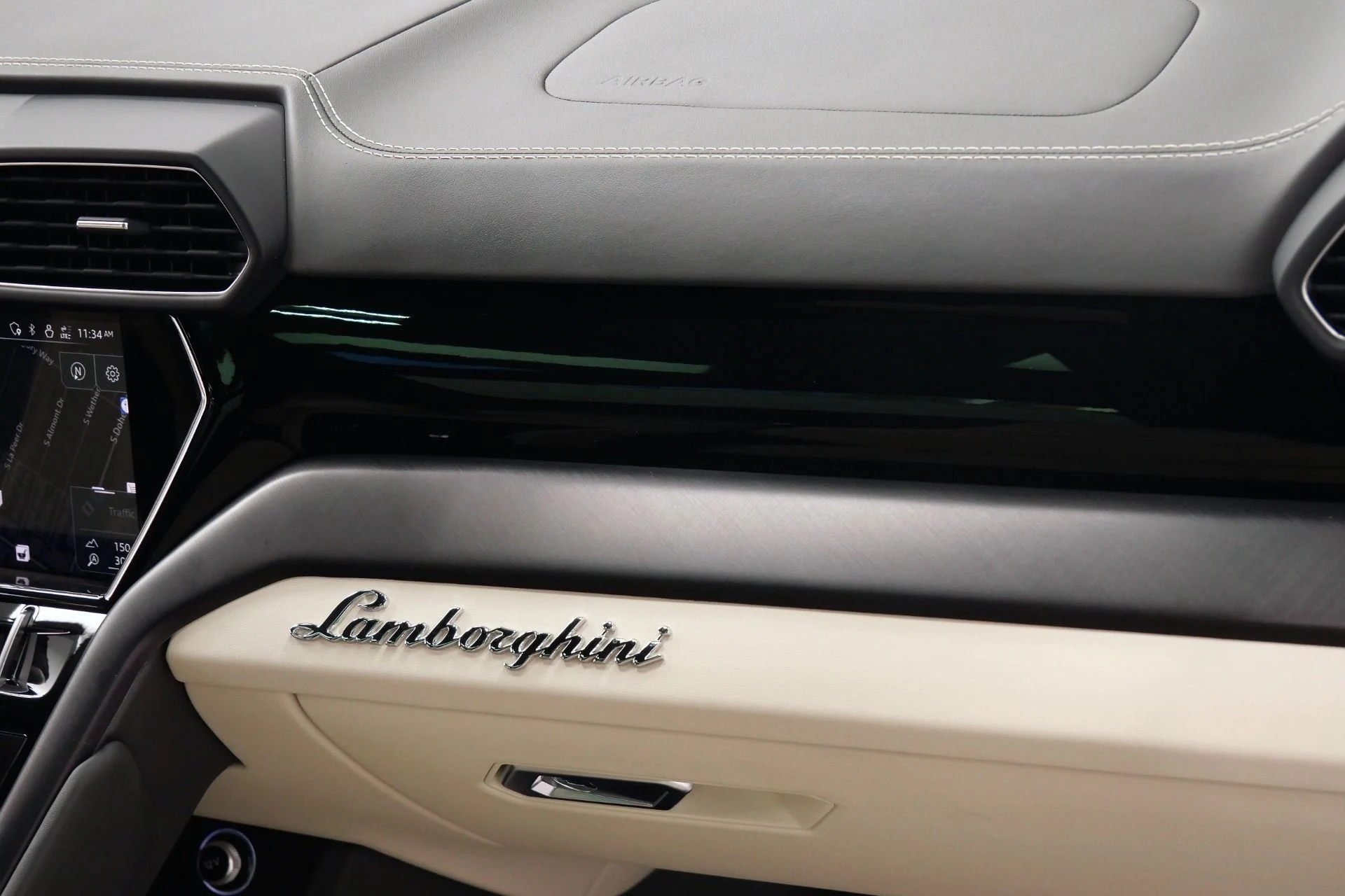 mph035_4203959372_Used_2022_Lamborghini_Urus_23_Inch_Wheels_Two_Tone_Interior_Bang_and_Olufsen_Audio_1775677581_6828a9f4ff