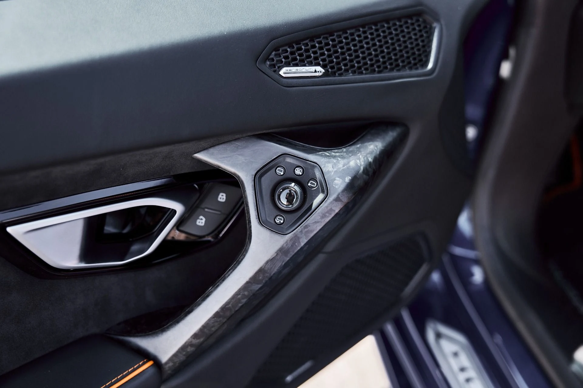 mph035_4206630328_Used_2020_Lamborghini_Huracan_EVO_Base_1777394823_582756c03c