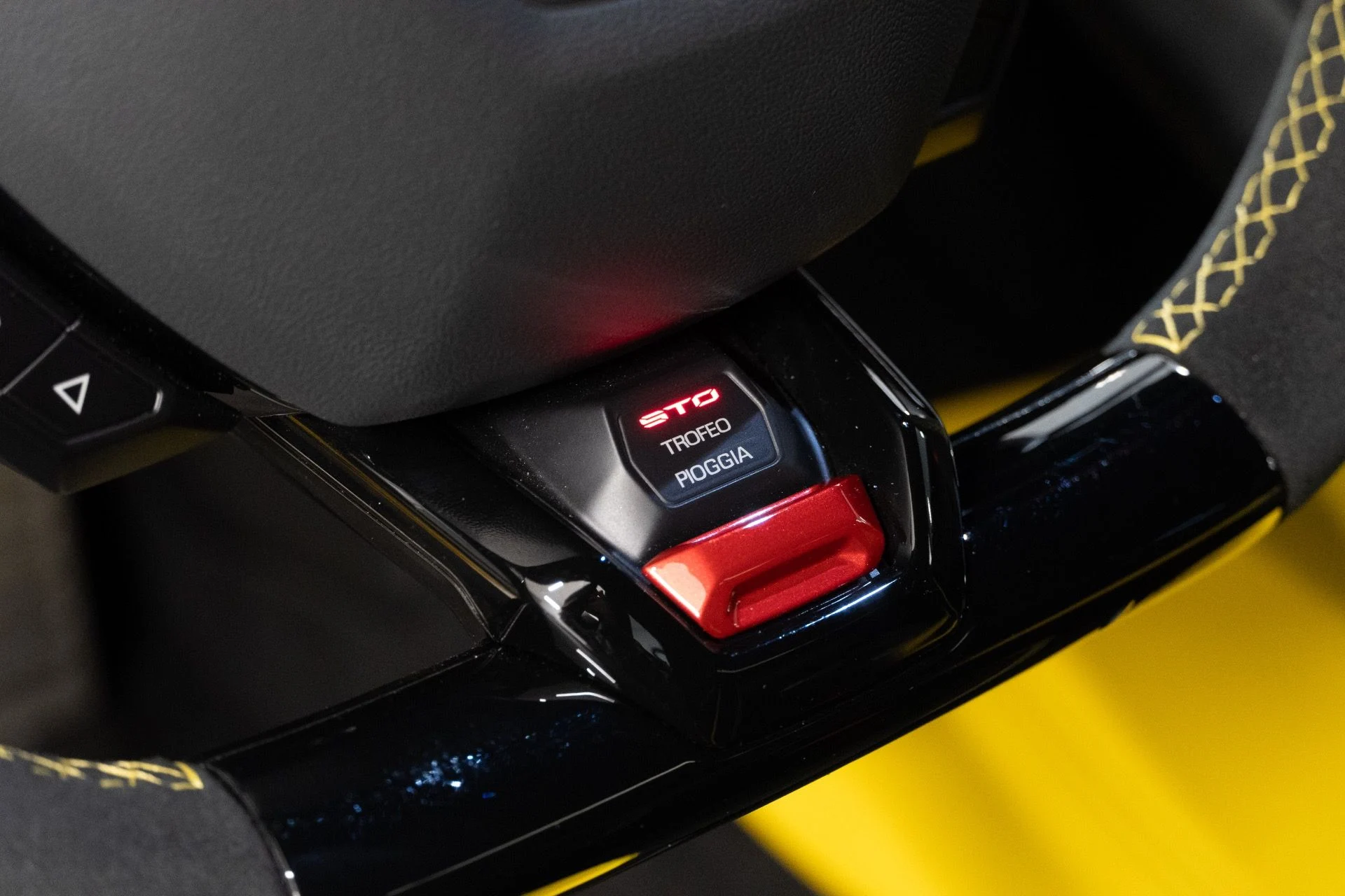 mph035_420820294_Used_2022_Lamborghini_Huracan_STO_1774301372_7aed8e0990