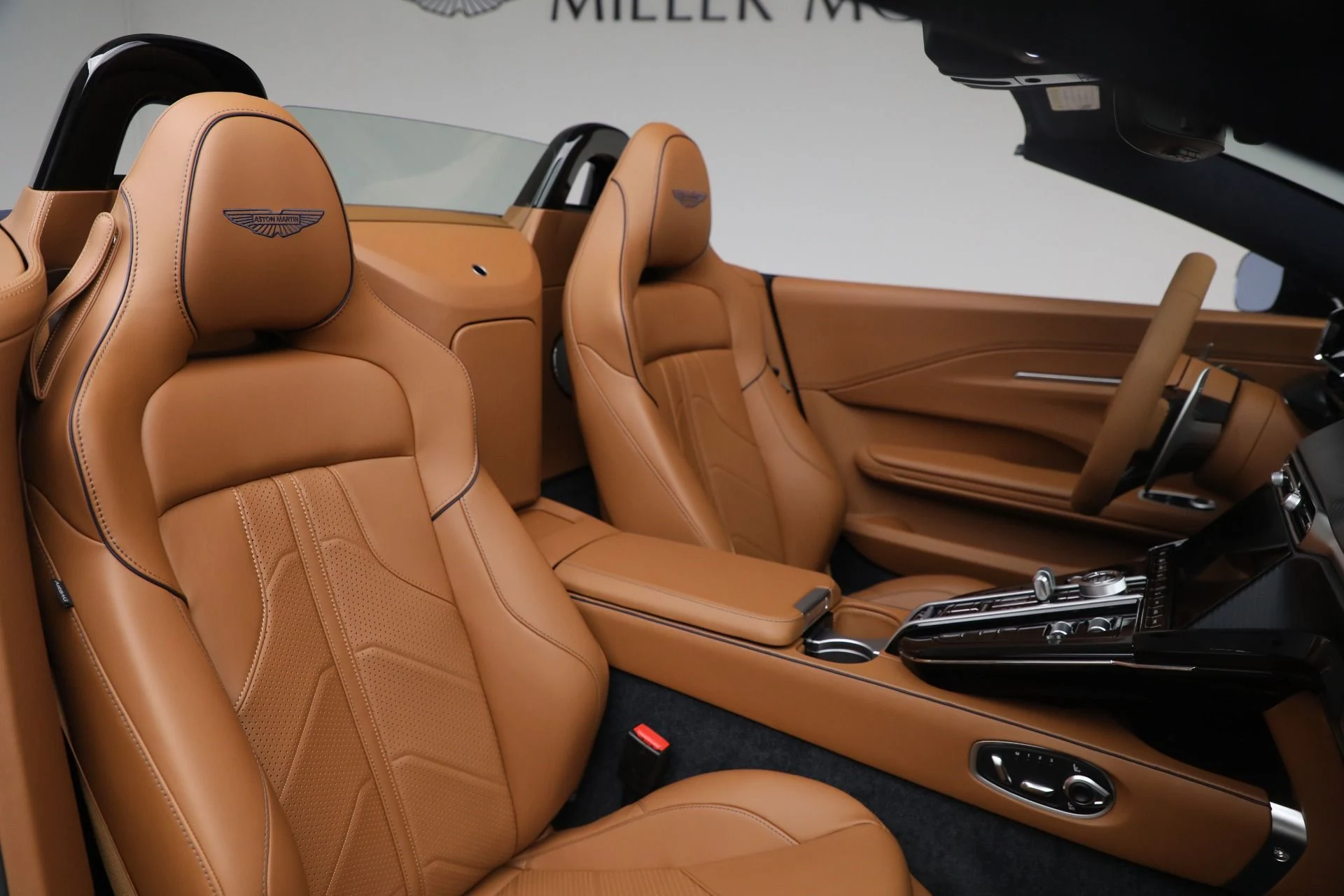 mph035_4208941111_New_2026_Aston_Martin_Vantage_Roadster_1762206610_cd2a8052e3