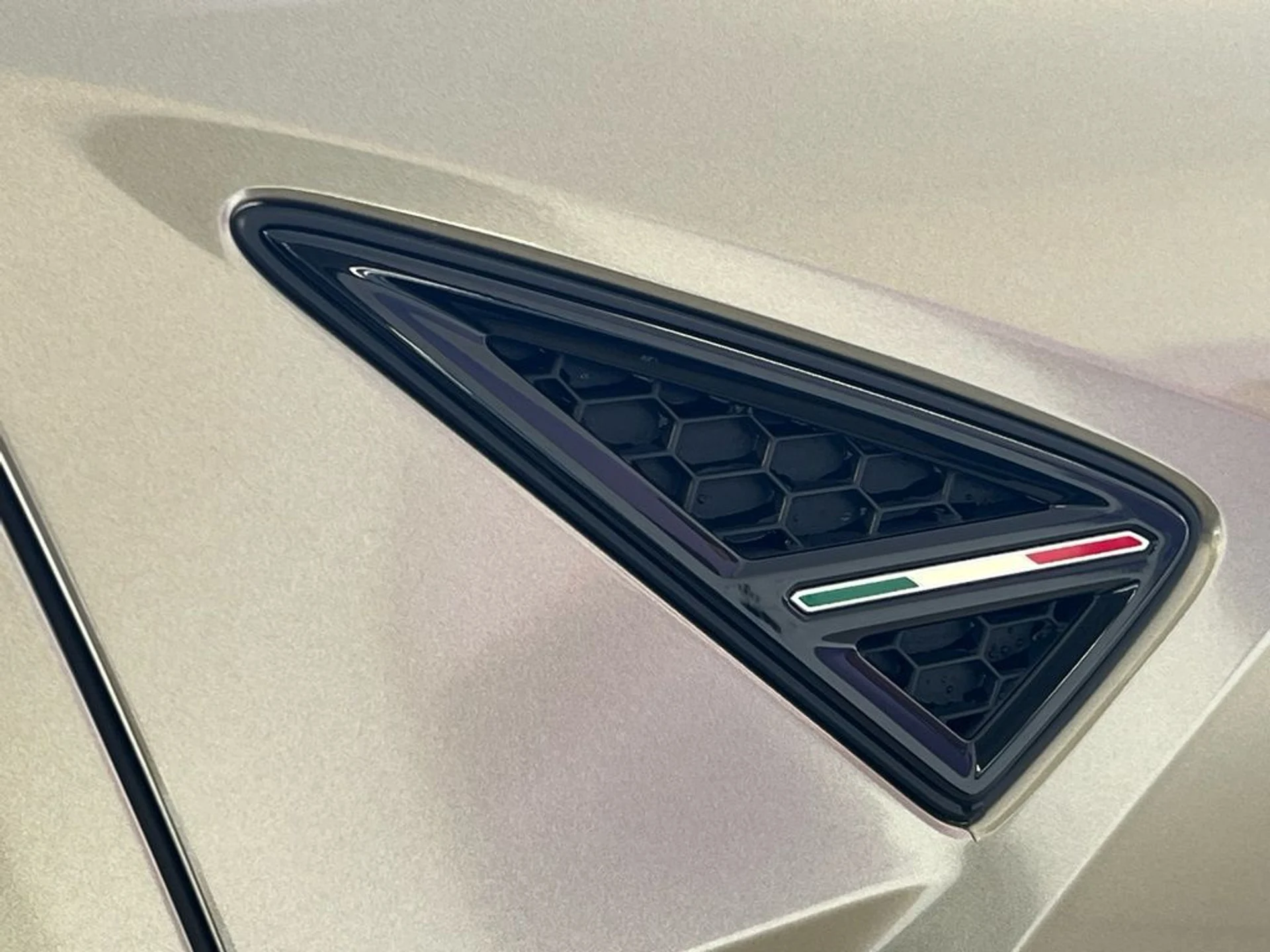 mph035_4210186320_2c333eebf34a77bfe389690924871272x_f4ee2d944d