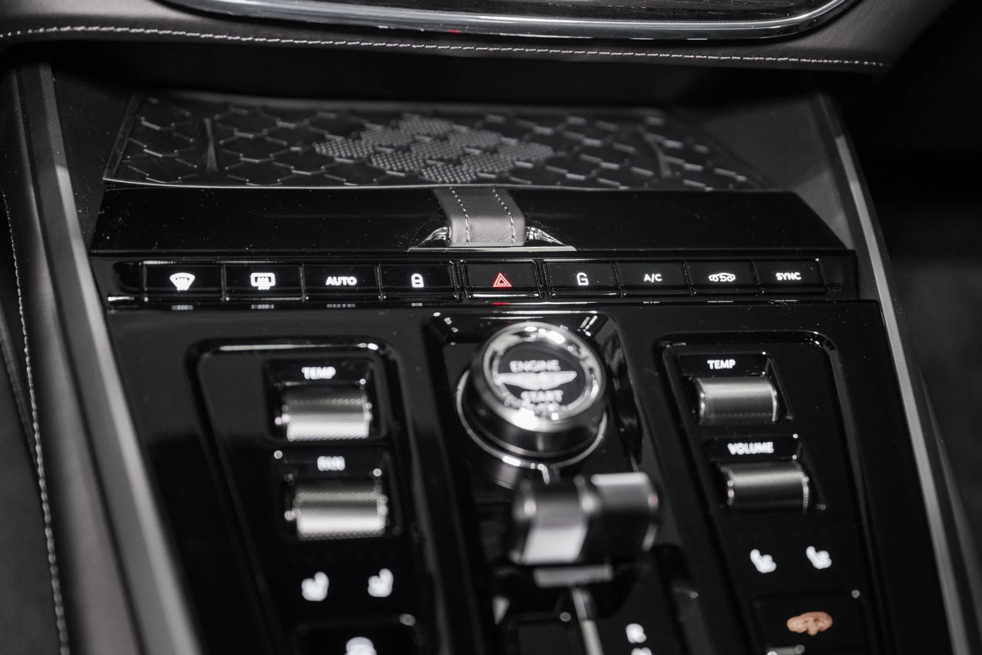 mph035_4215204695_New_2026_Aston_Martin_DBX_707_1765217762_73d975b2b9