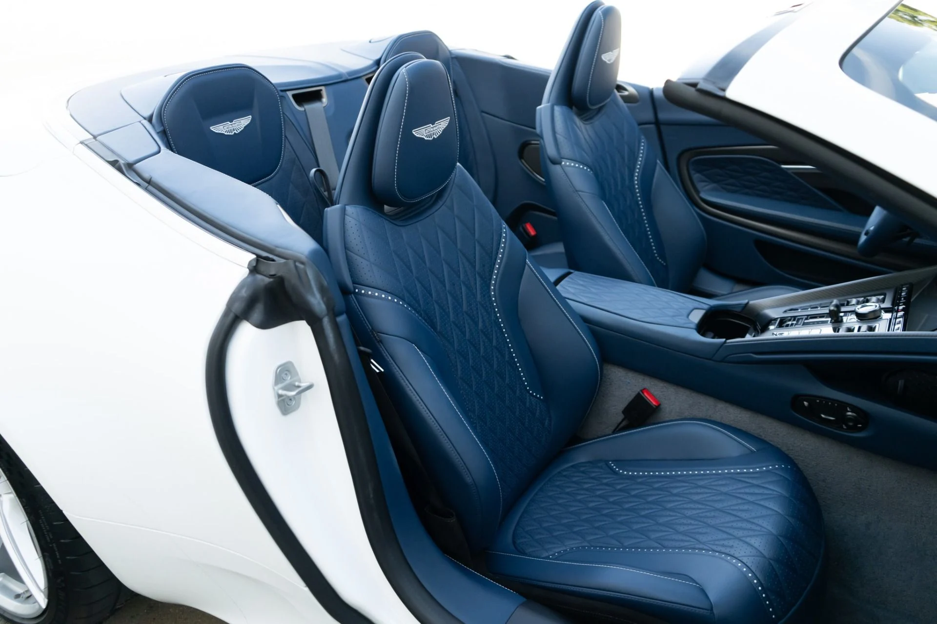 mph035_4216347636_Used_2025_Aston_Martin_DB_12_Volante_1785884214_1564d07df6
