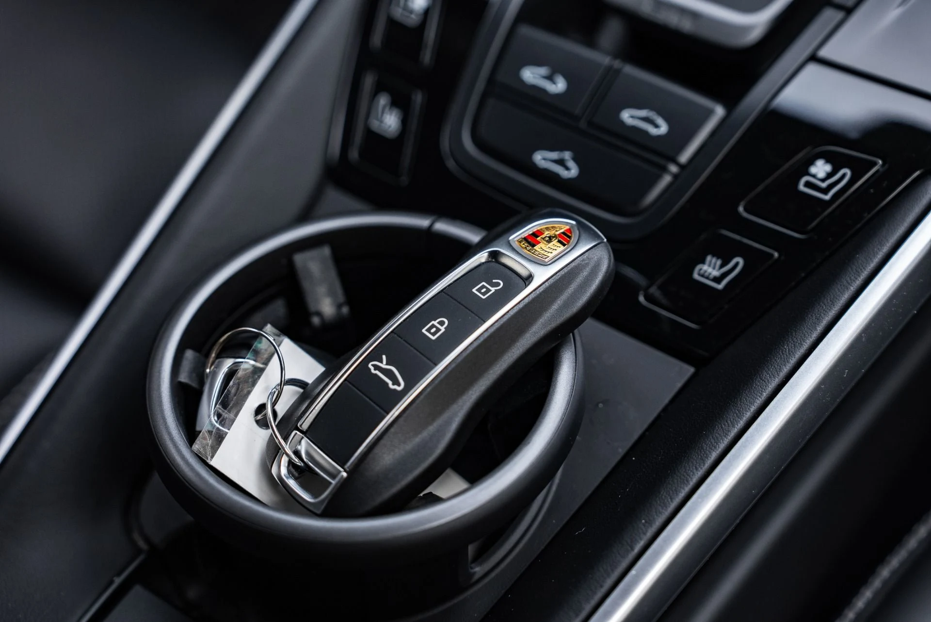 mph035_4217661144_Used_2025_Porsche_911_Carrera_S_1767146953_6c001a7838