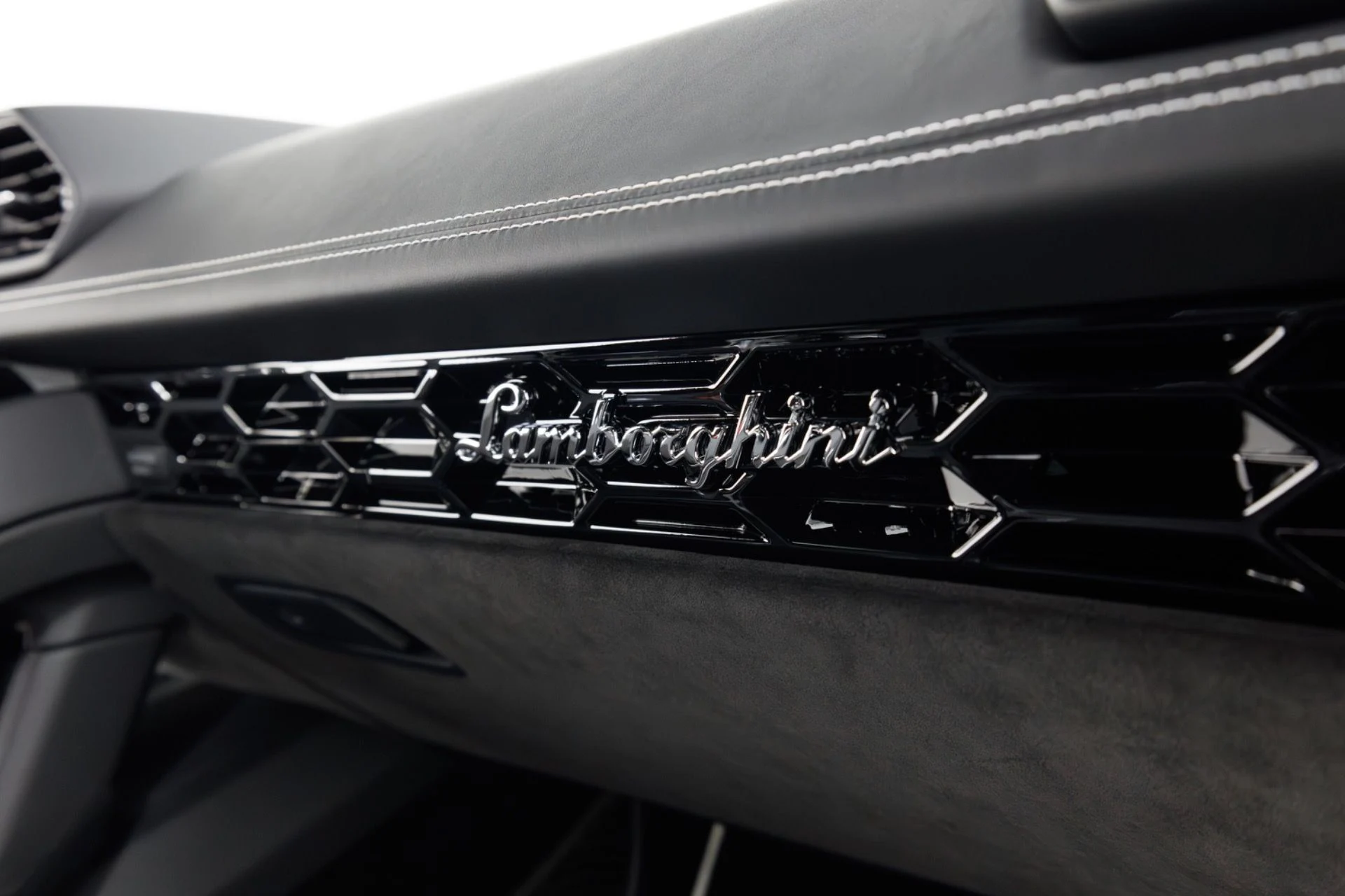 mph035_4221444892_Used_2020_Lamborghini_Huracan_LP_640_4_EVO_1779139556_da2508bee4