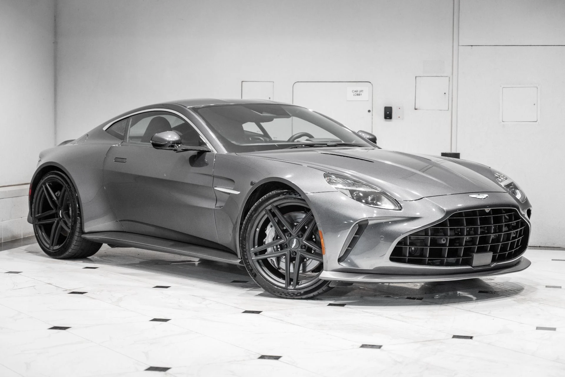 mph035_4238314380_Used_2025_Aston_Martin_Vantage_1784563036_76e93e15fd