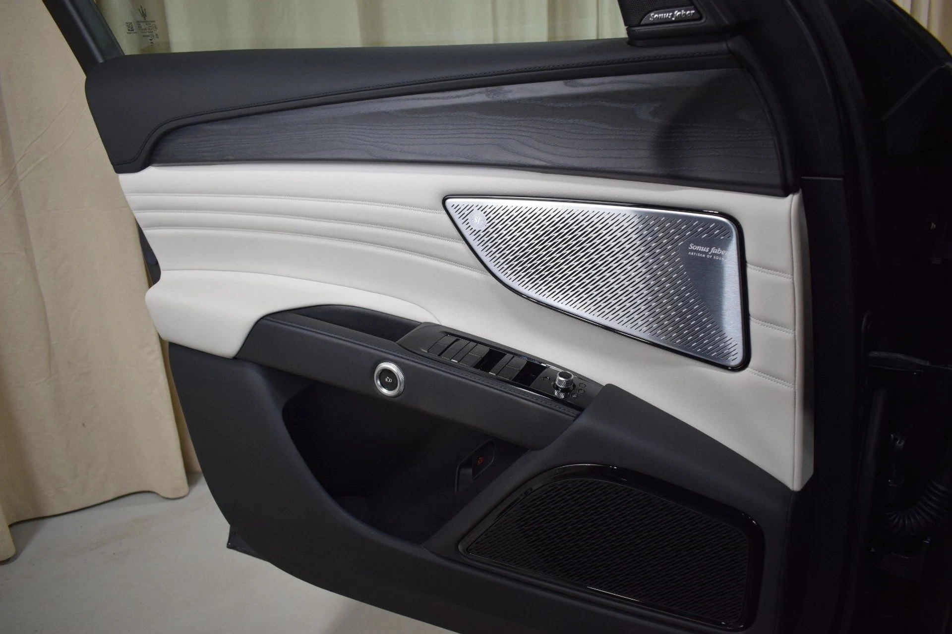 mph035_4251135933_b3f0dda5a4d5b533245a42f409914bb1x_9375d4e65c