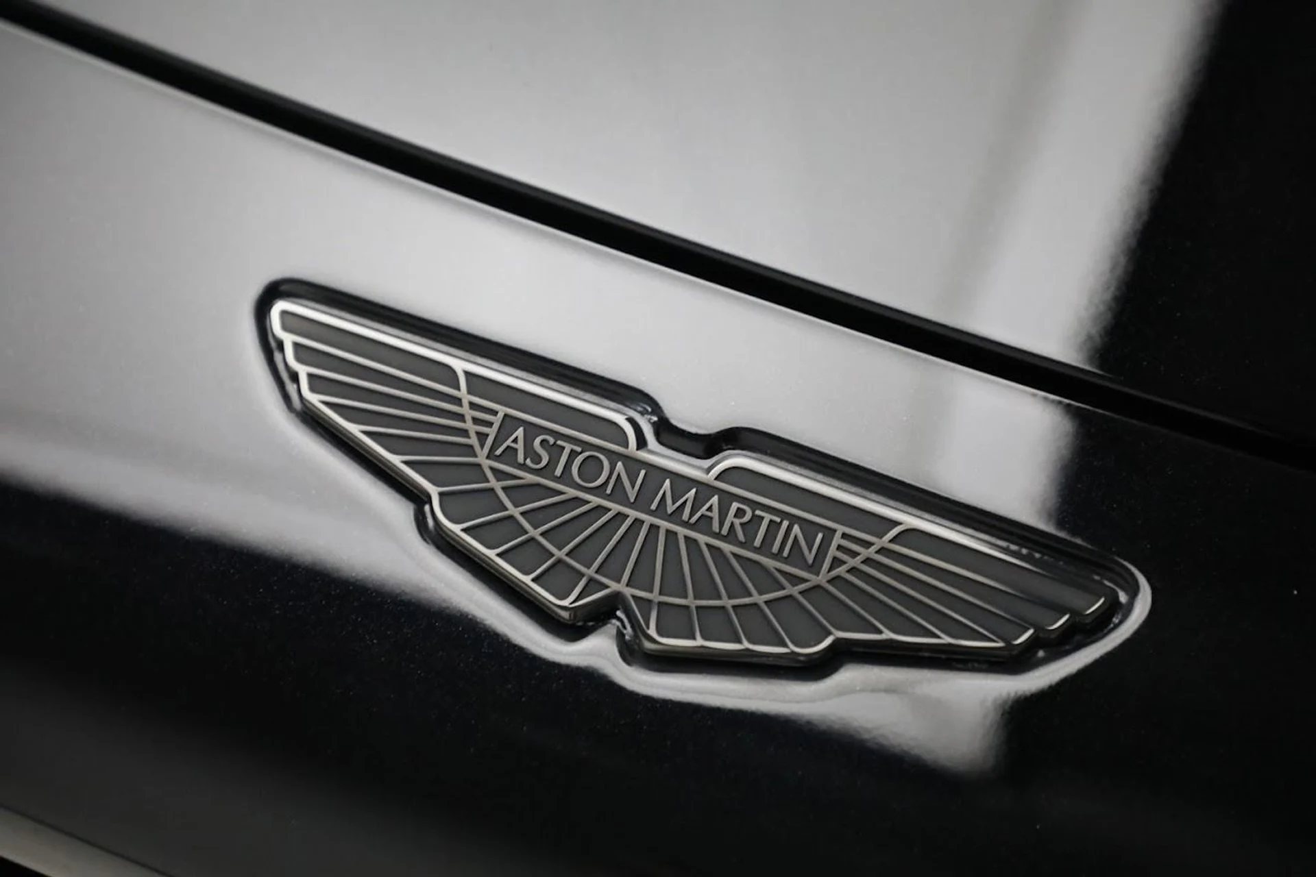 mph035_425237495_Used_2023_Aston_Martin_Vantage_V12_1687444728_7ec8ed7387