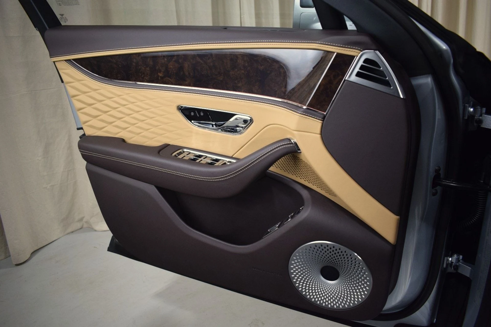 mph035_4260763428_a729a1ac7cfa24496aaa71d322c9f779x_2eff7bdc5b