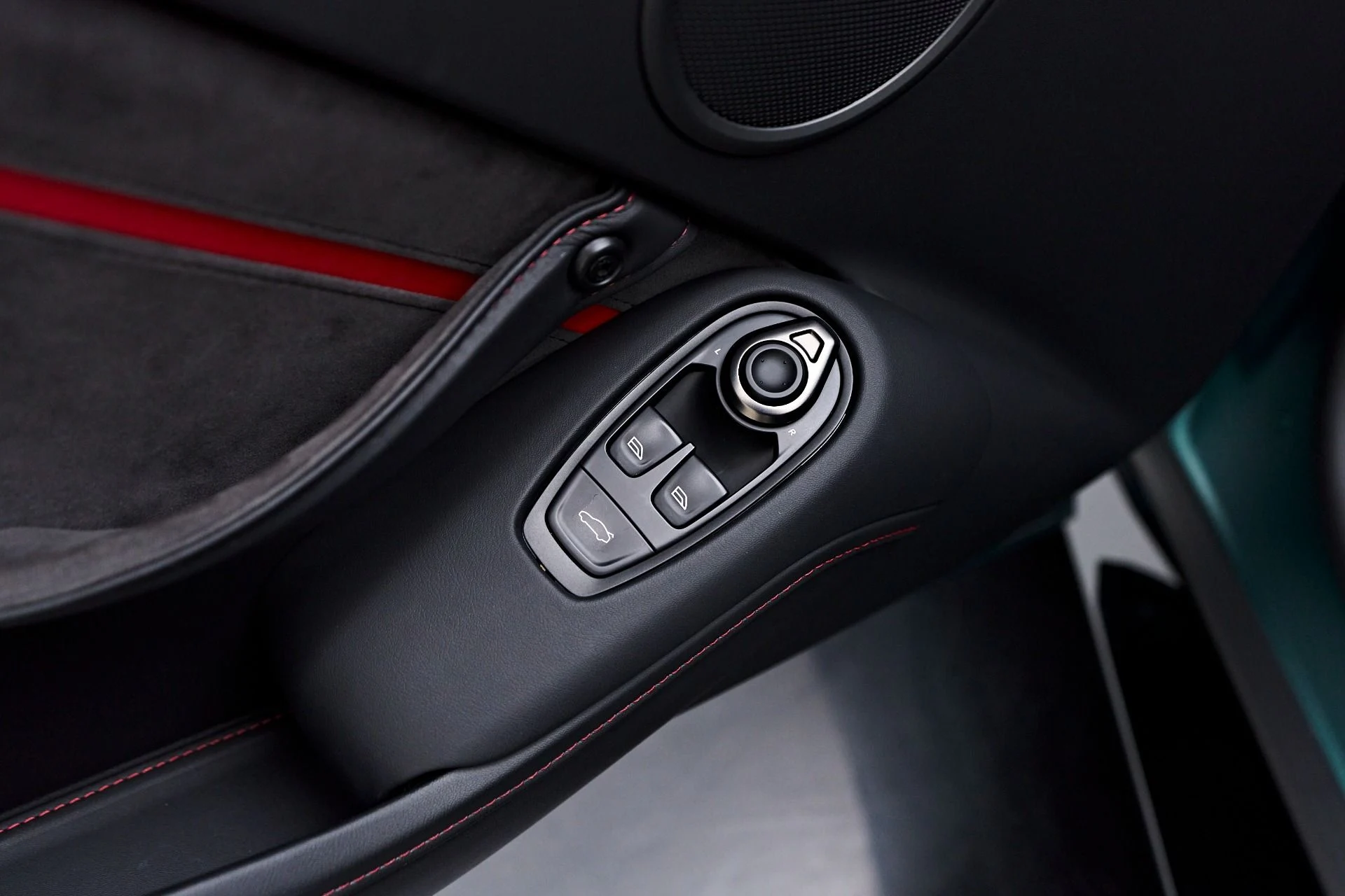 mph035_4271856993_Used_2022_Aston_Martin_Vantage_F1_Edition_1756259692_78697f9b34