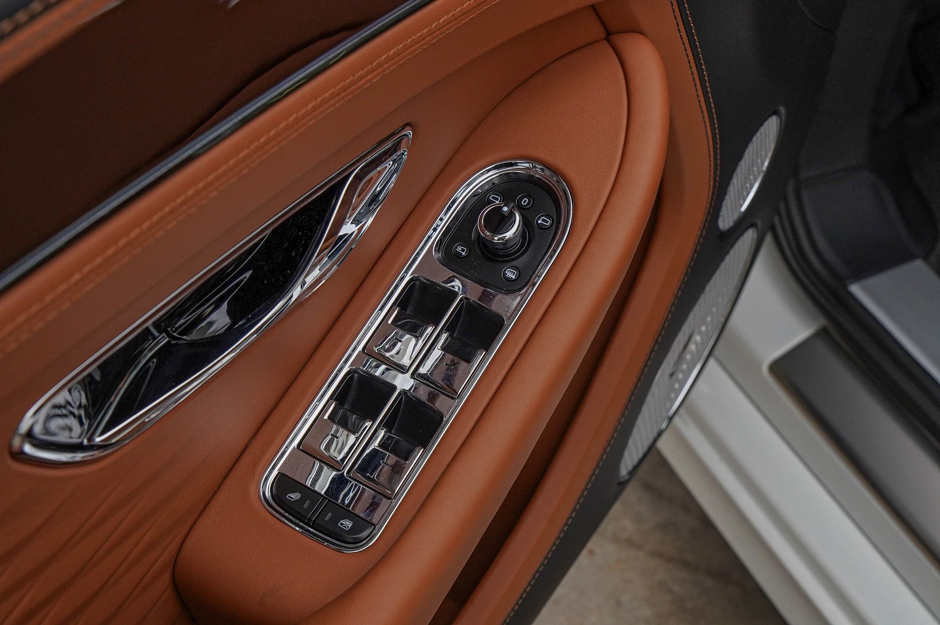mph035_4282529674_Hi_Tech_Luxury_Imports_LLC_SCBCP_2_ZG_7_TC_025858_image_35_6a2016347e