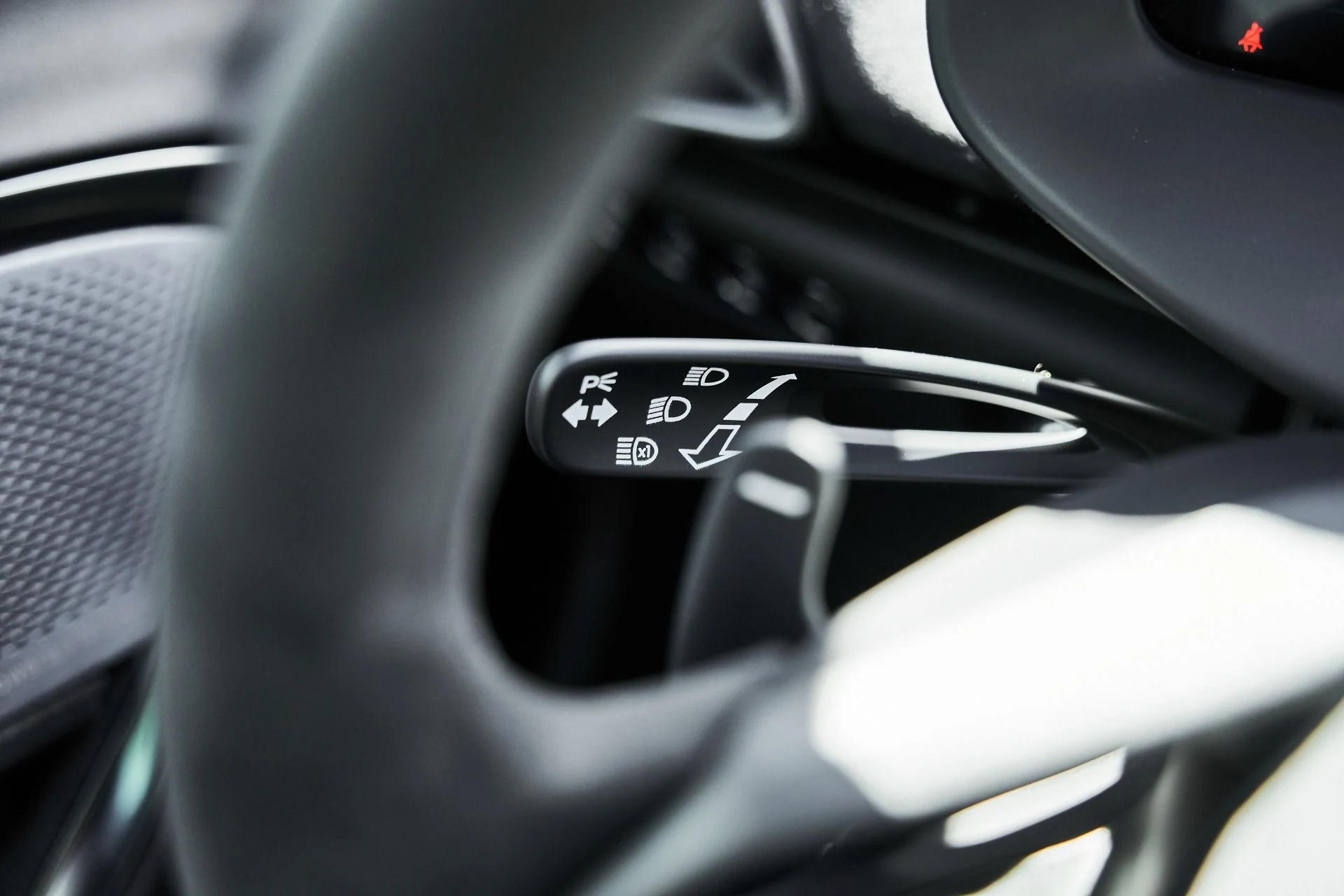 mph035_4285692314_Used_2024_Mc_Laren_Artura_1774742234_9eea129738