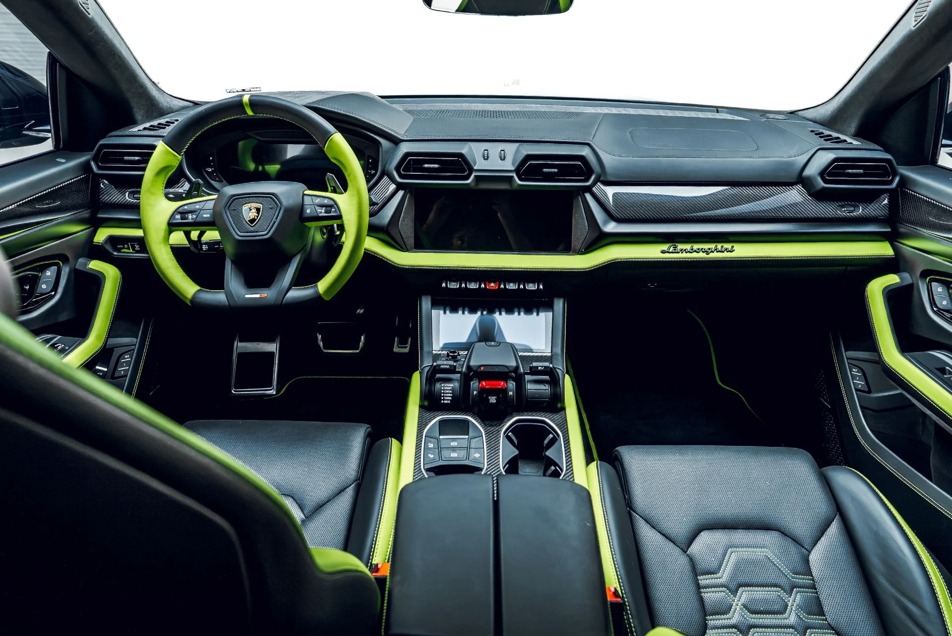 mph035_4287565531_Used_2025_Lamborghini_Urus_SE_1783370078_5fbe3b667d