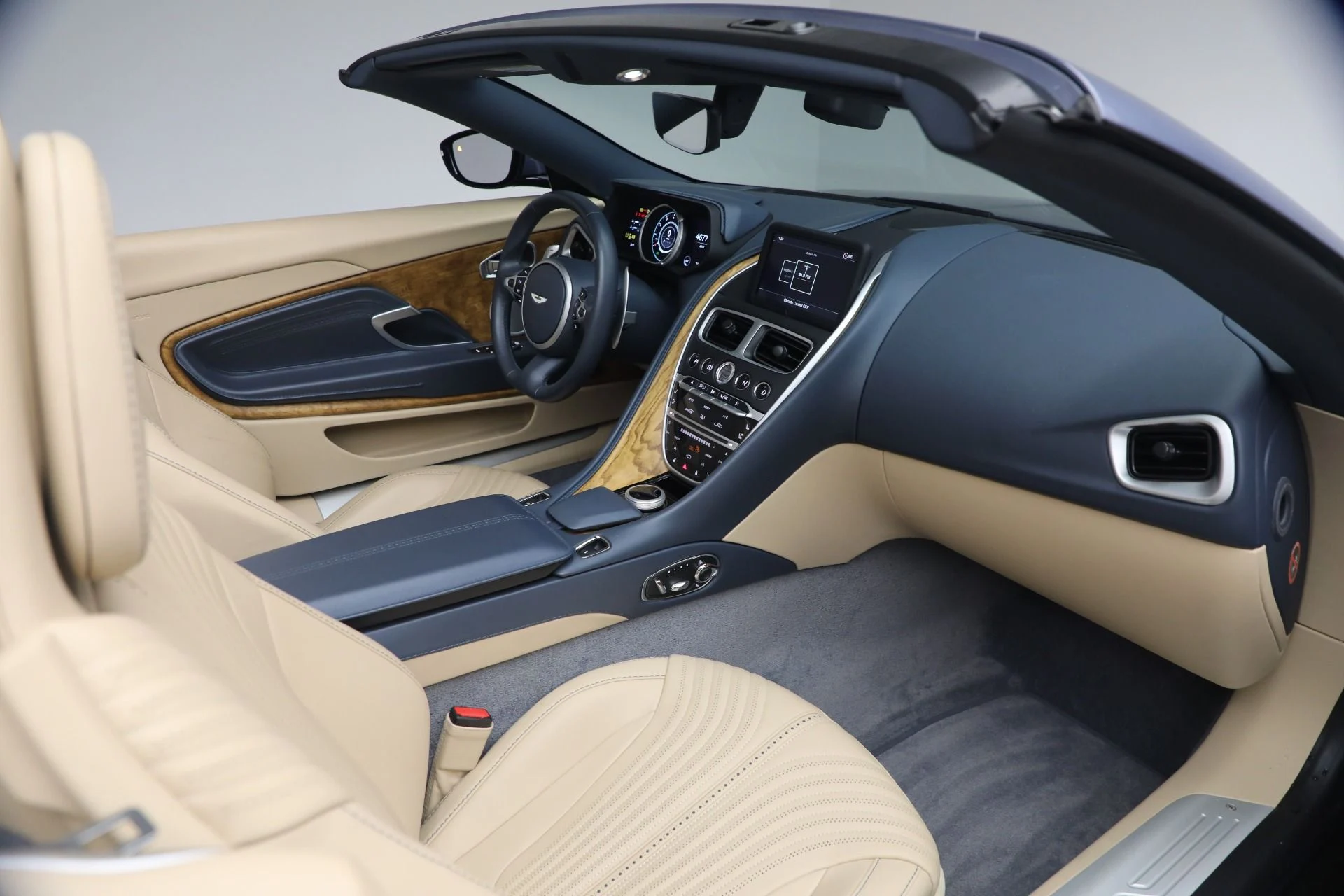 mph035_4287823353_Used_2022_Aston_Martin_DB_11_Volante_1787336556_124d10ddd9