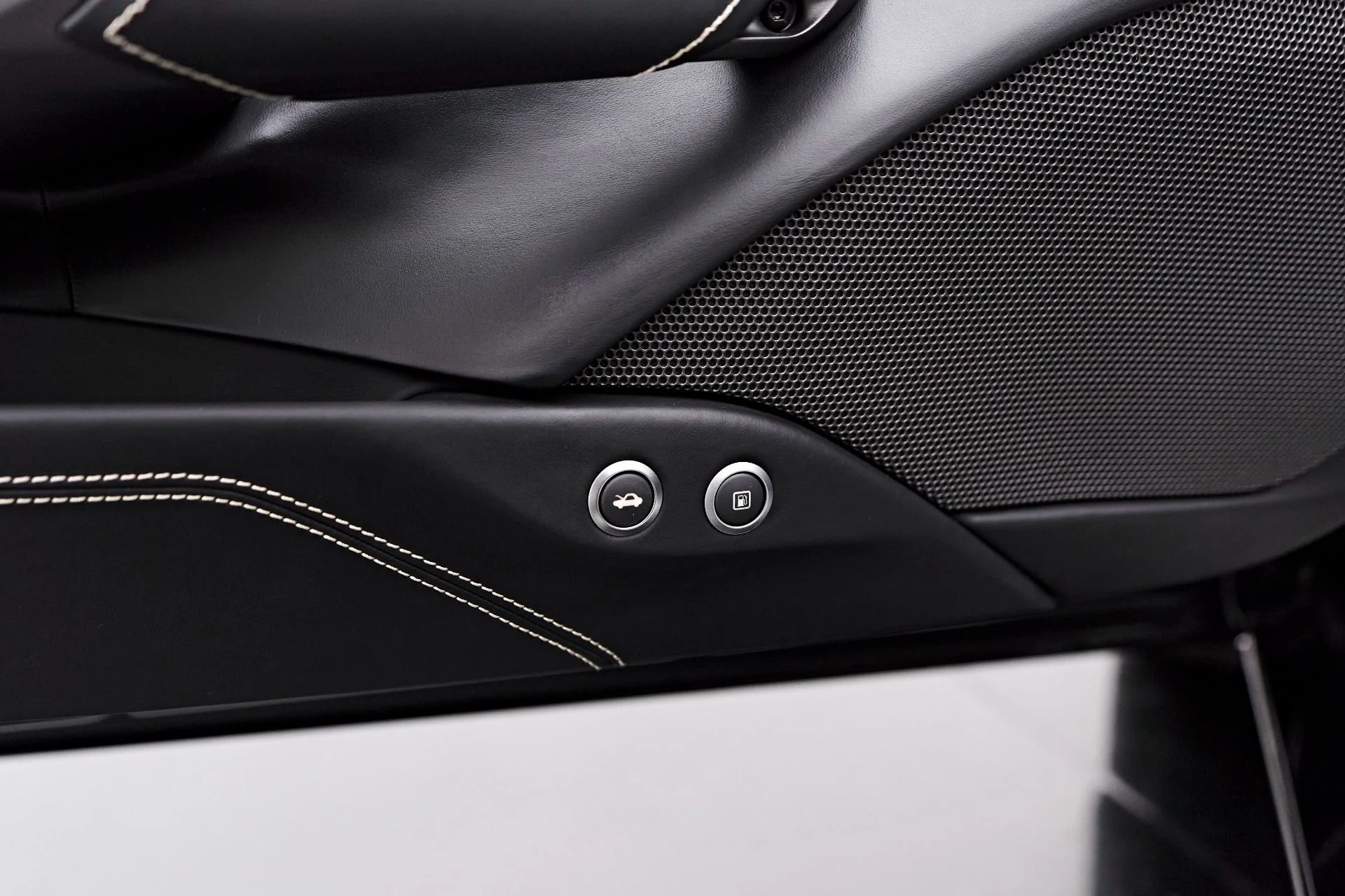 mph035_4288083933_Used_2018_Ferrari_488_Spider_Base_1717624092_27ce97fe42