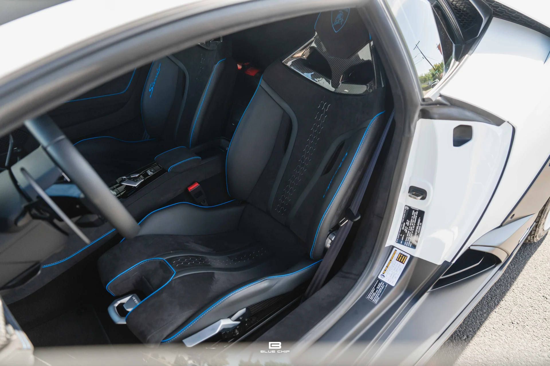 mph035_429270817_6a31cff7a2678ca8cbadd1a7_2024_Lamborghini_Huracan_Sterrato_36_0373233911