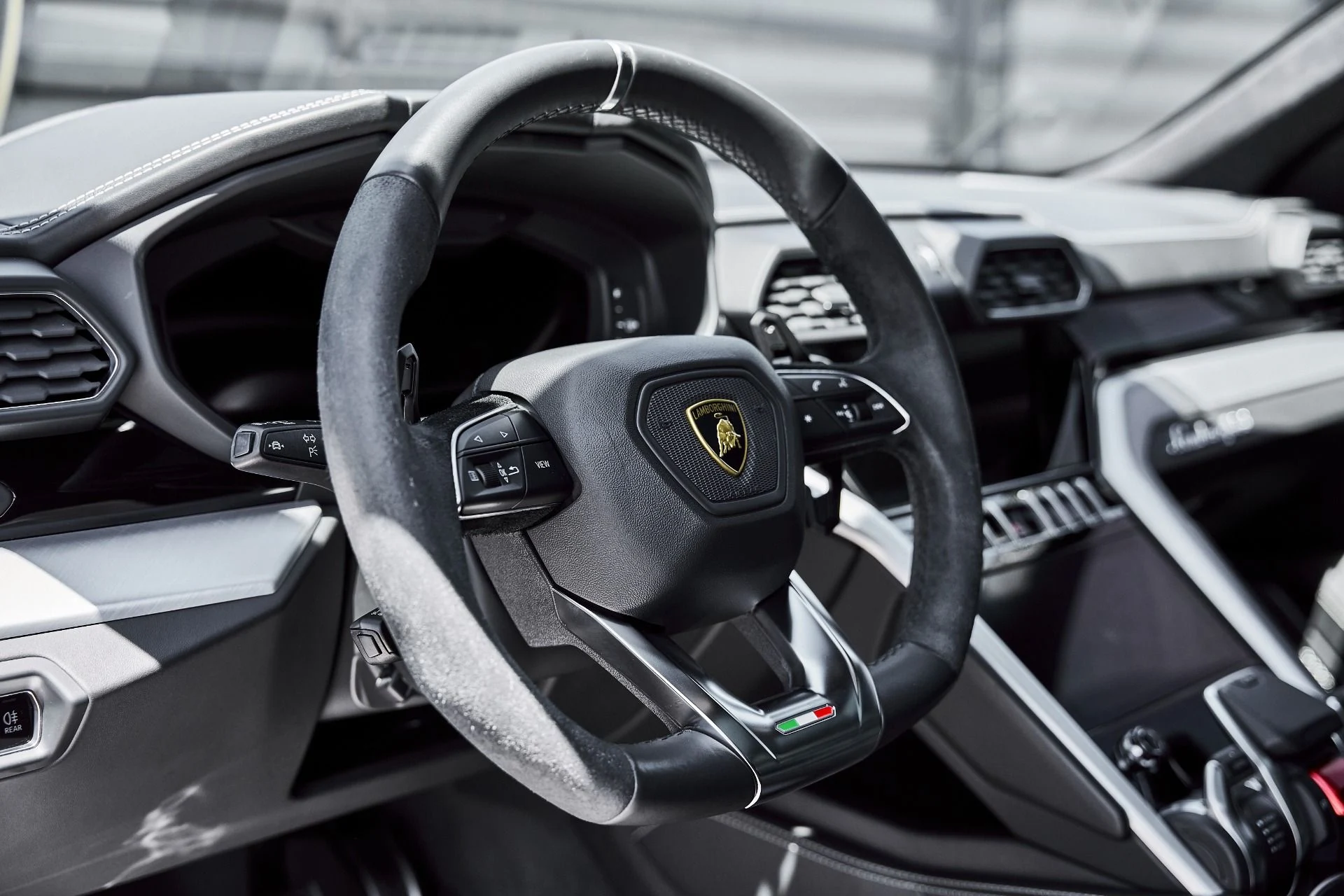 mph035_431765113_Used_2022_Lamborghini_Urus_1778790383_51c012ad34