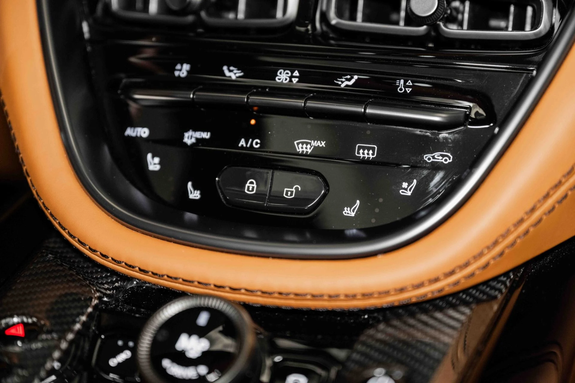 mph035_44253761_Used_2023_Aston_Martin_DBX_707_1720795210_0e1acfe155
