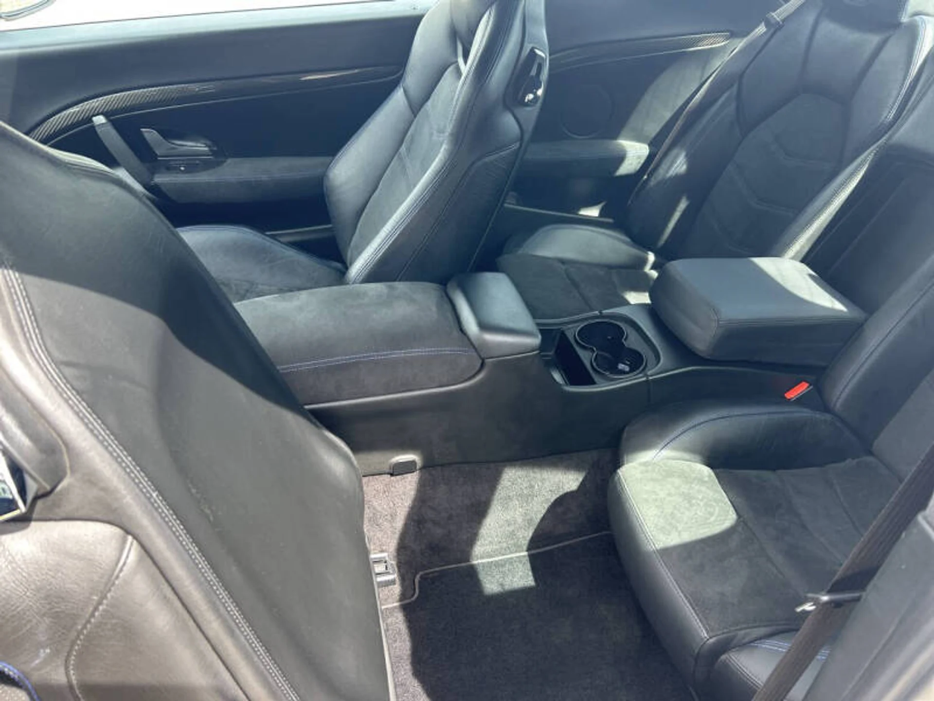 mph035_452751375_2016_maserati_granturismo_mc_2dr_coupe_5c0260050e