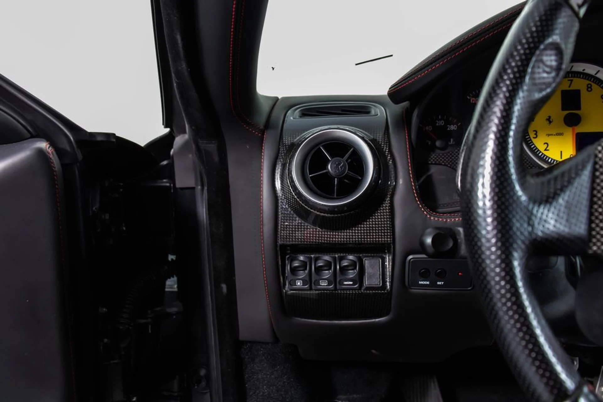 mph035_454075075_a1be92fa80c2f5a1d050860e3bb5f821x_35988850f3