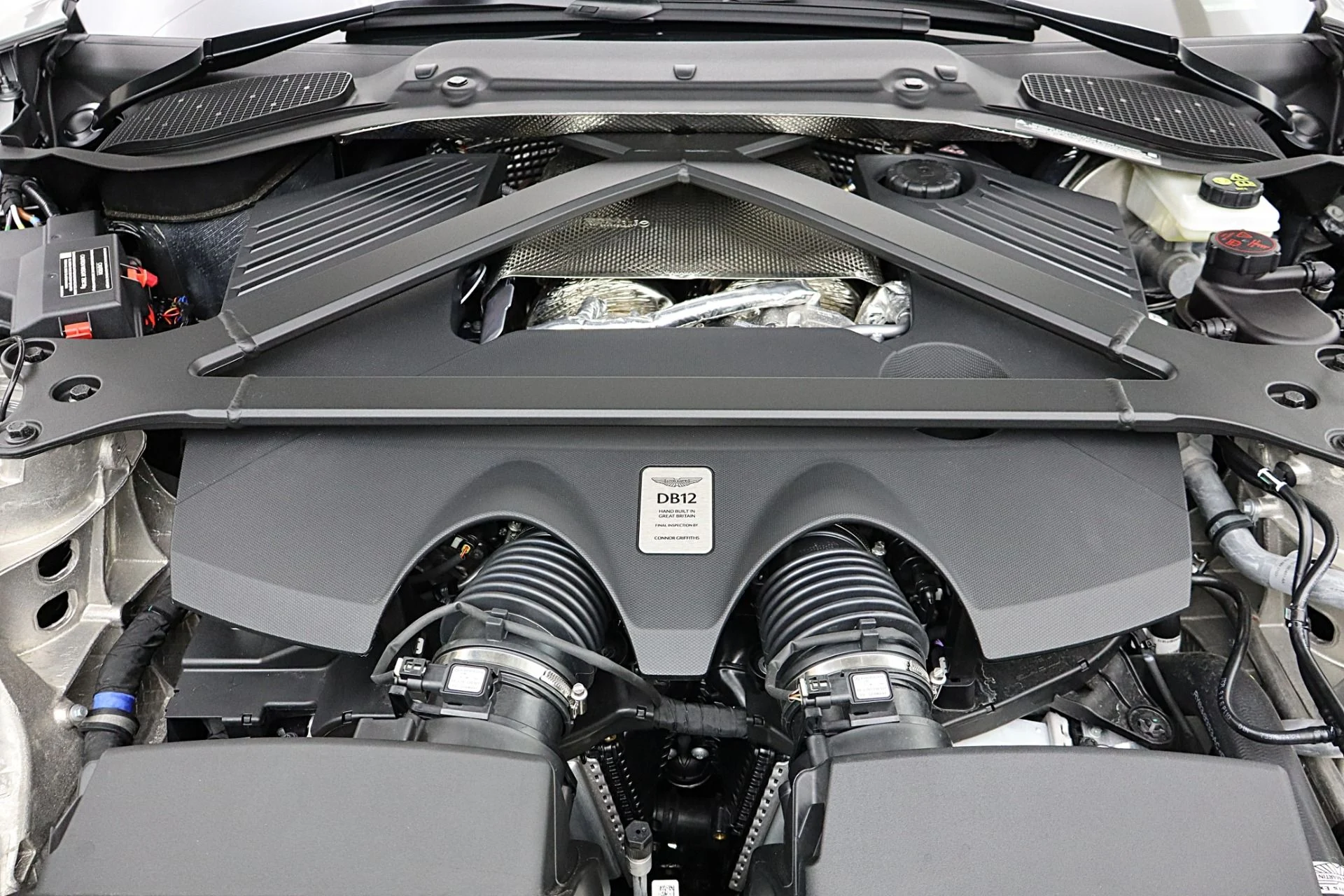 mph035_455128776_New_2026_Aston_Martin_DB_12_Volante_24893c870c