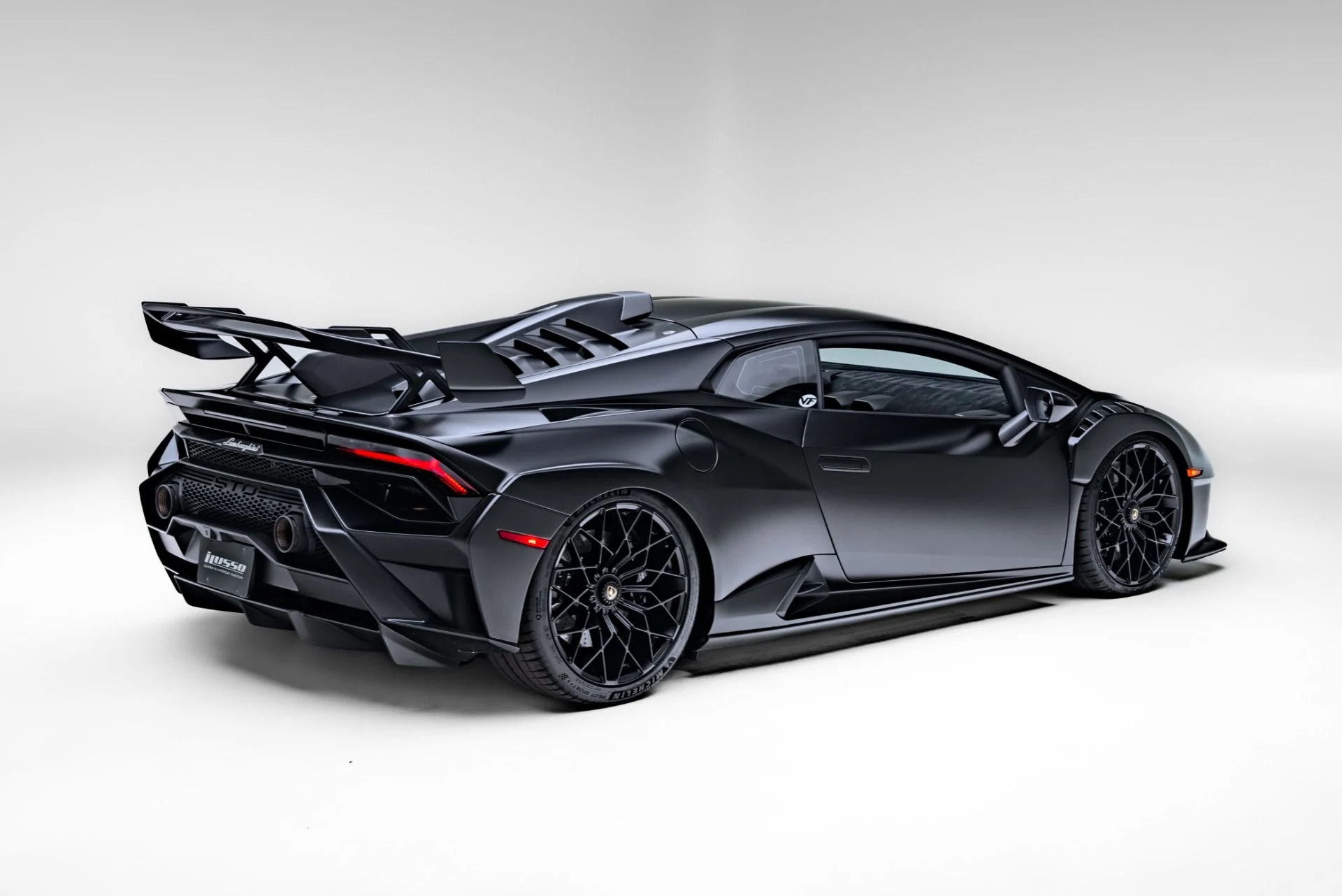 mph035_463007941_Used_2022_Lamborghini_Huracan_STO_1771969691_28d19c4a5e