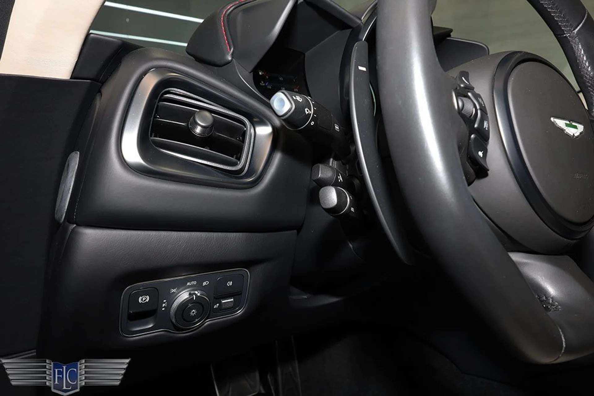 mph035_477021858_used_2022_aston_martin_dbs_superleggeracoupe_9689_22952406_36_1024_8bc0352f9d