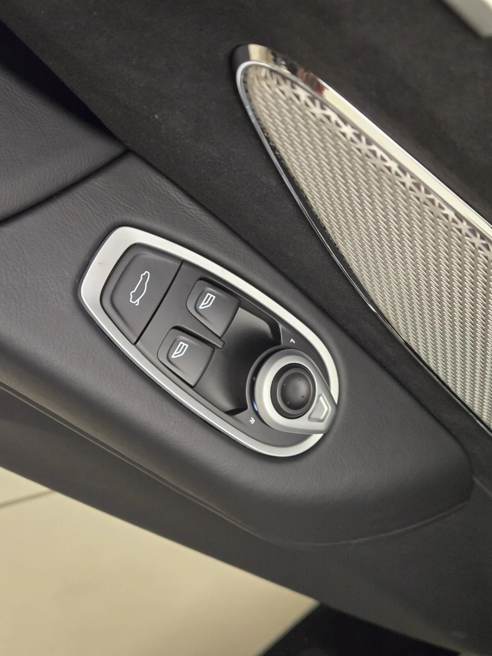 mph035_477321287_New_2026_Aston_Martin_Vantage_1768889975_b1b542e572