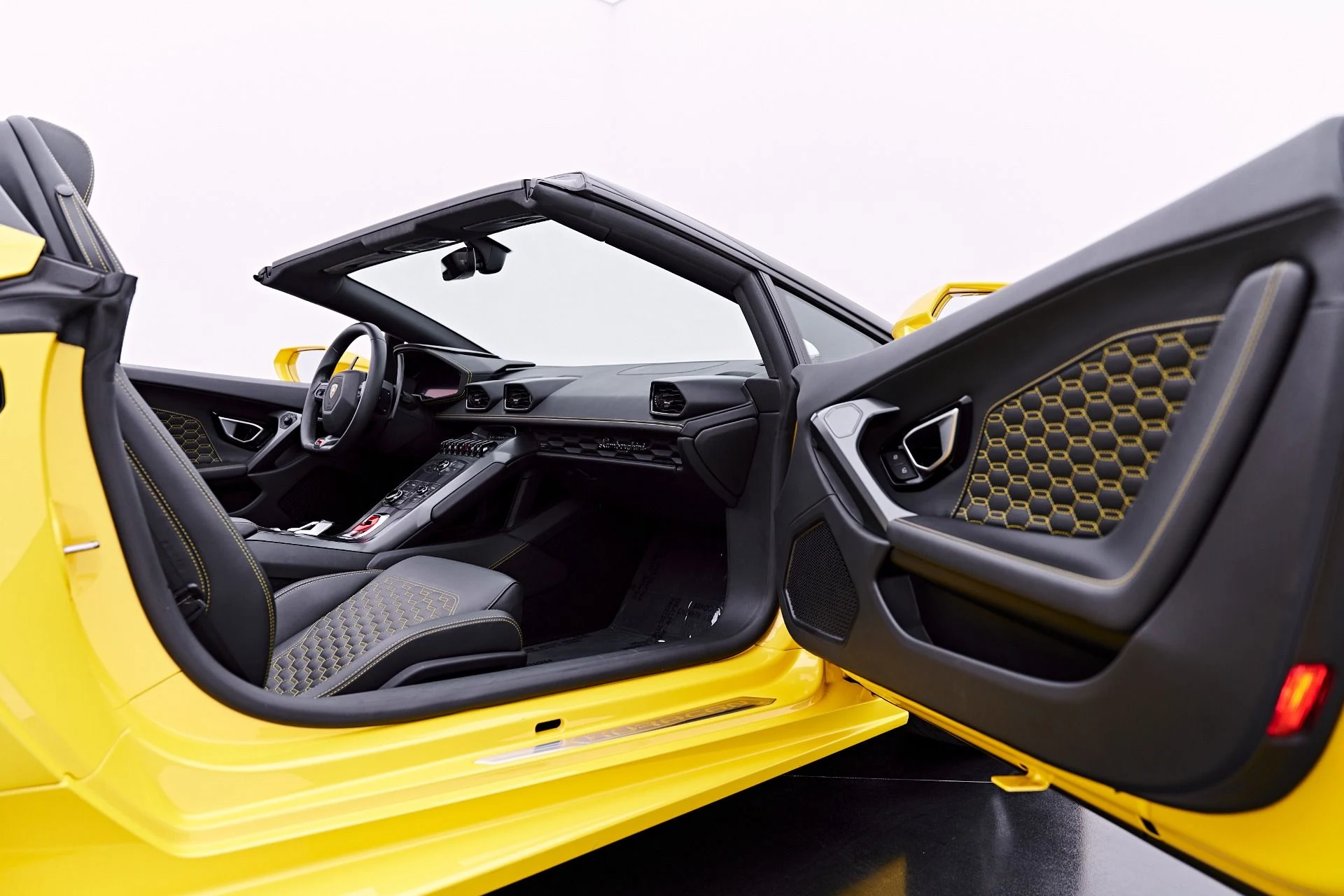 mph035_488840285_Used_2018_Lamborghini_Huracan_LP_580_2_S_1784246828_ac977f7516