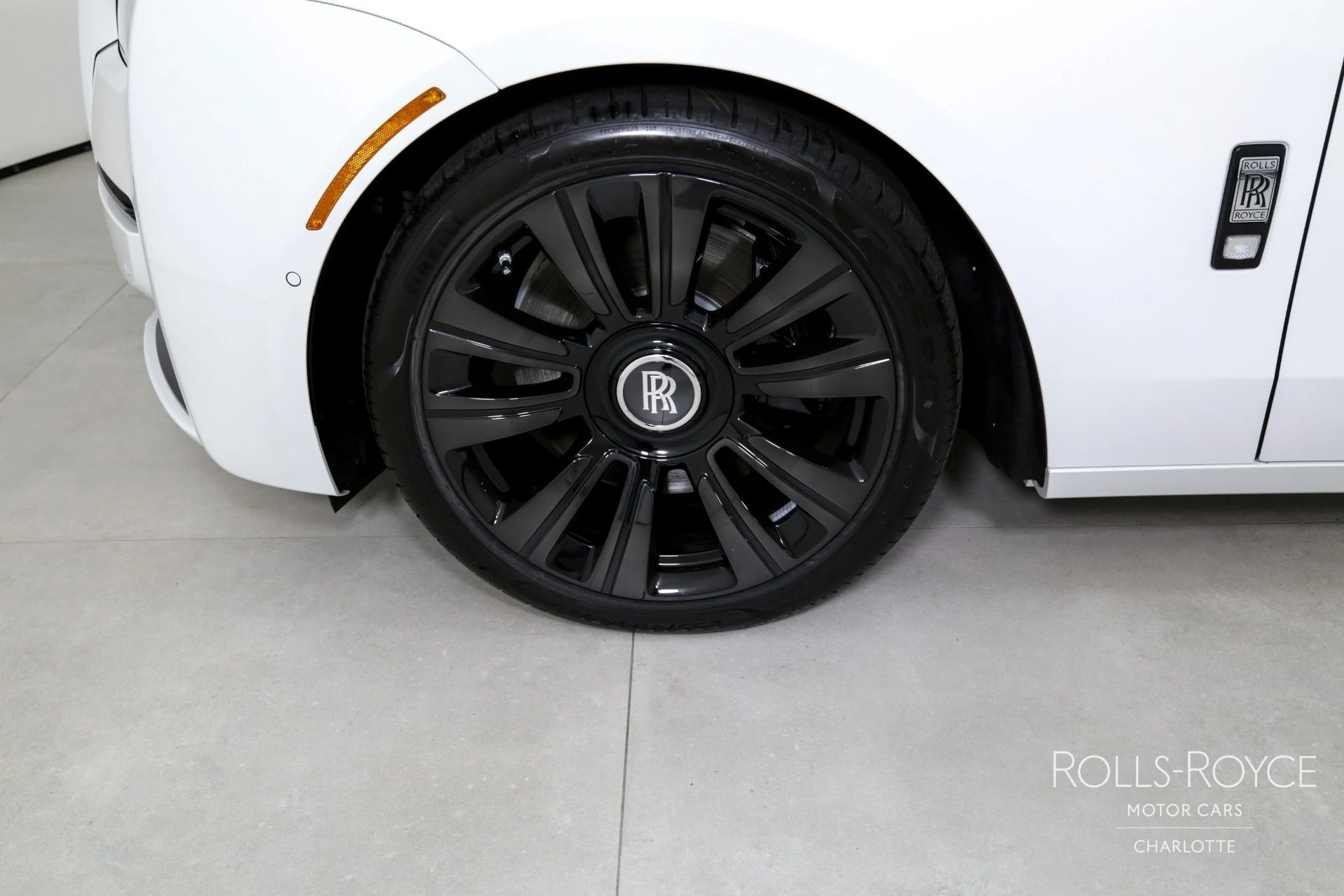 mph035_497186384_Used_2024_Rolls_Royce_Ghost_1723672329_70659ee5c0