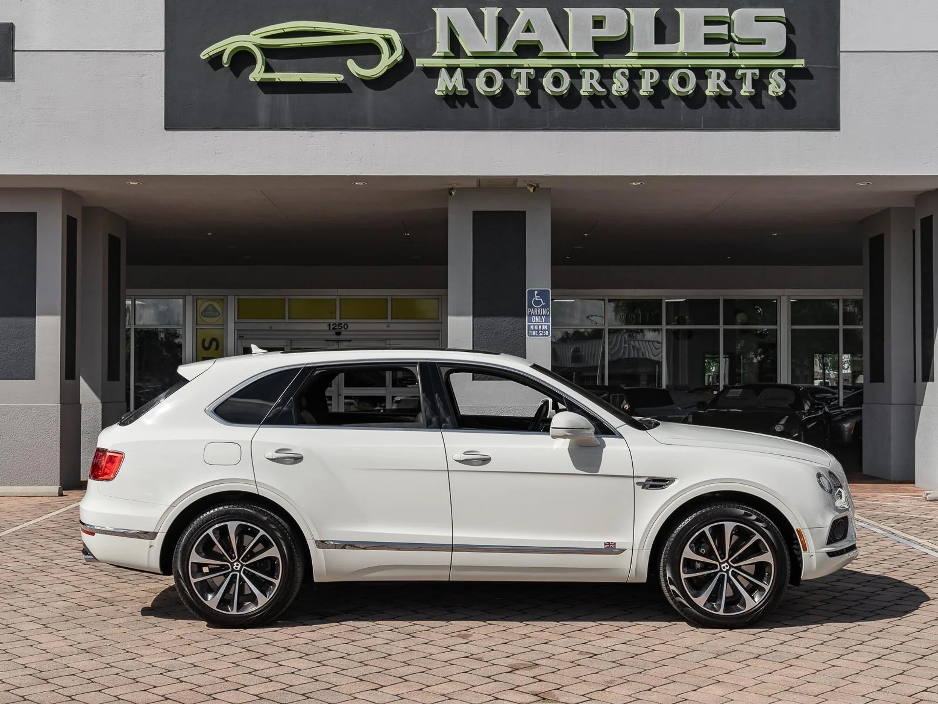 mph035_512126250_Used_2018_Bentley_Bentayga_W12_Signature_1761171418_fbd6a1567b