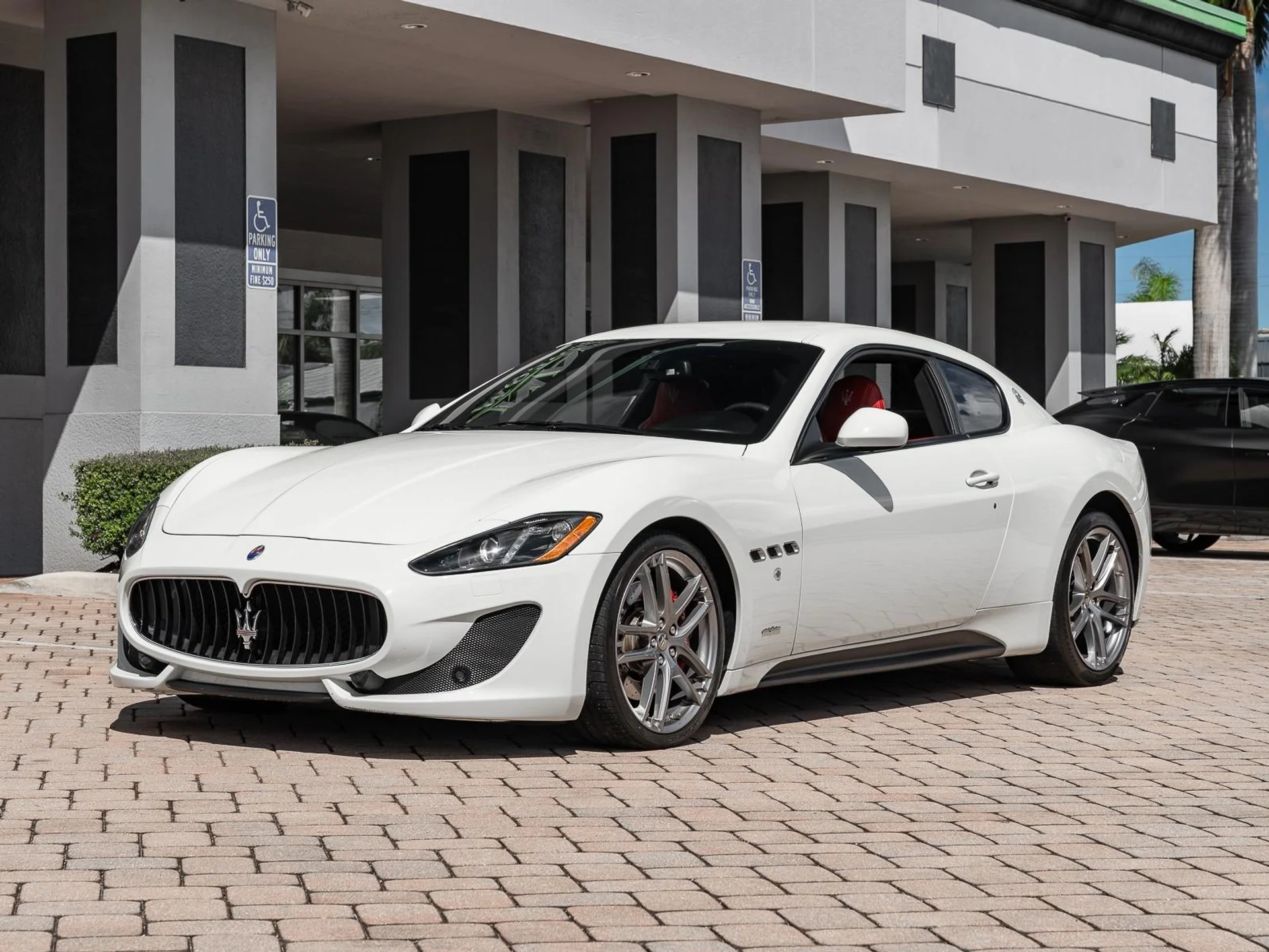 mph035_51374872_Used_2017_Maserati_Gran_Turismo_Sport_1759184222_d334be2127