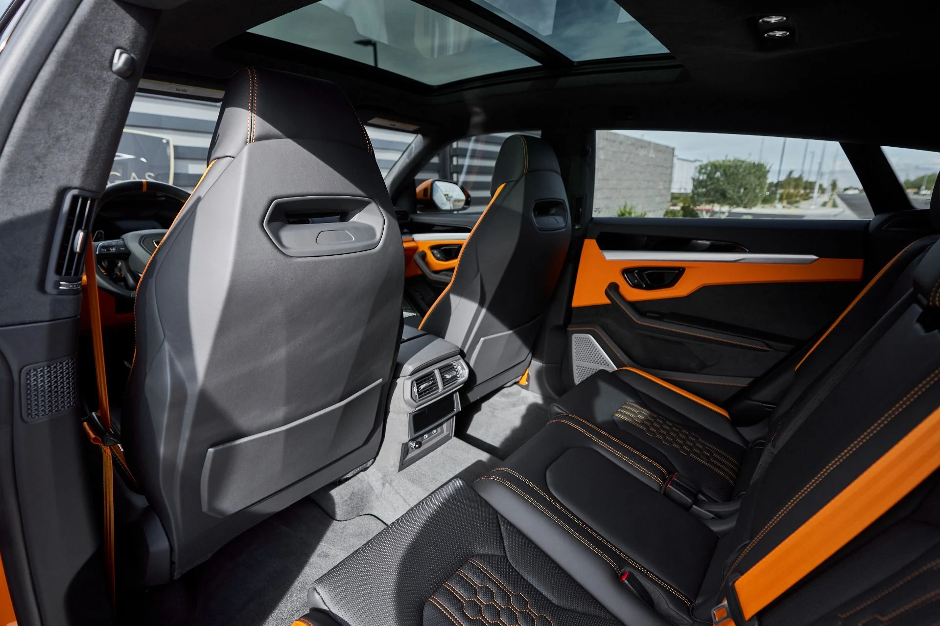 mph035_516485503_Used_2025_Lamborghini_Urus_SE_1763677029_1bda23e741