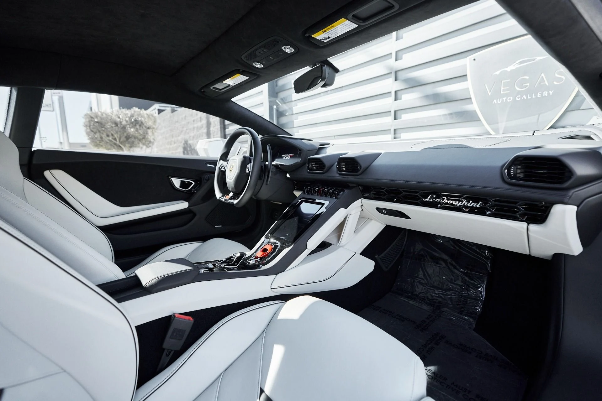 mph035_520398634_Used_2022_Lamborghini_Huracan_EVO_Base_1761947382_5b26d533e4