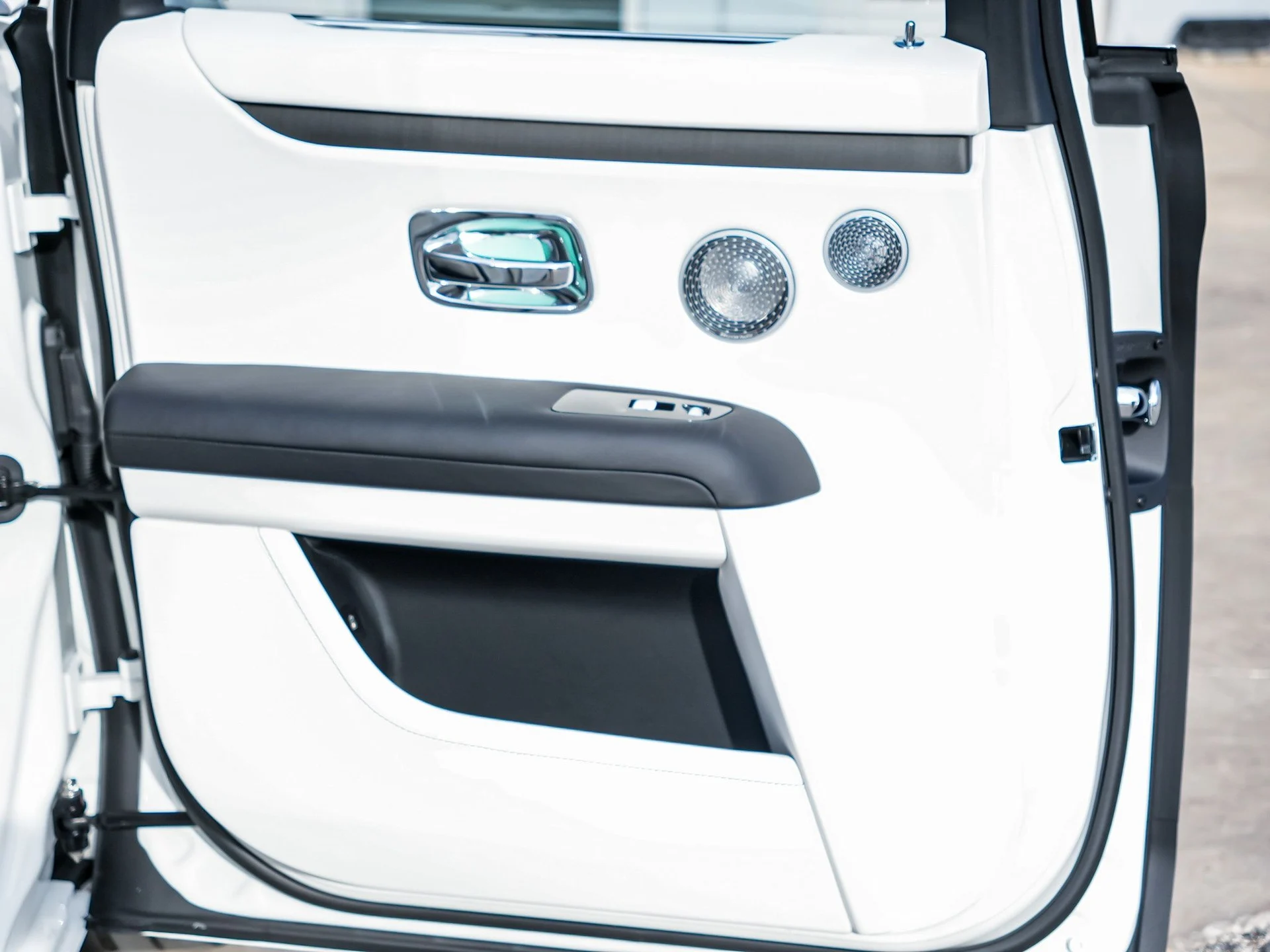 mph035_523898590_Hi_Tech_Luxury_Imports_LLC_SCA_23_GZ_00_VU_236165_image_35_59d5cbac10