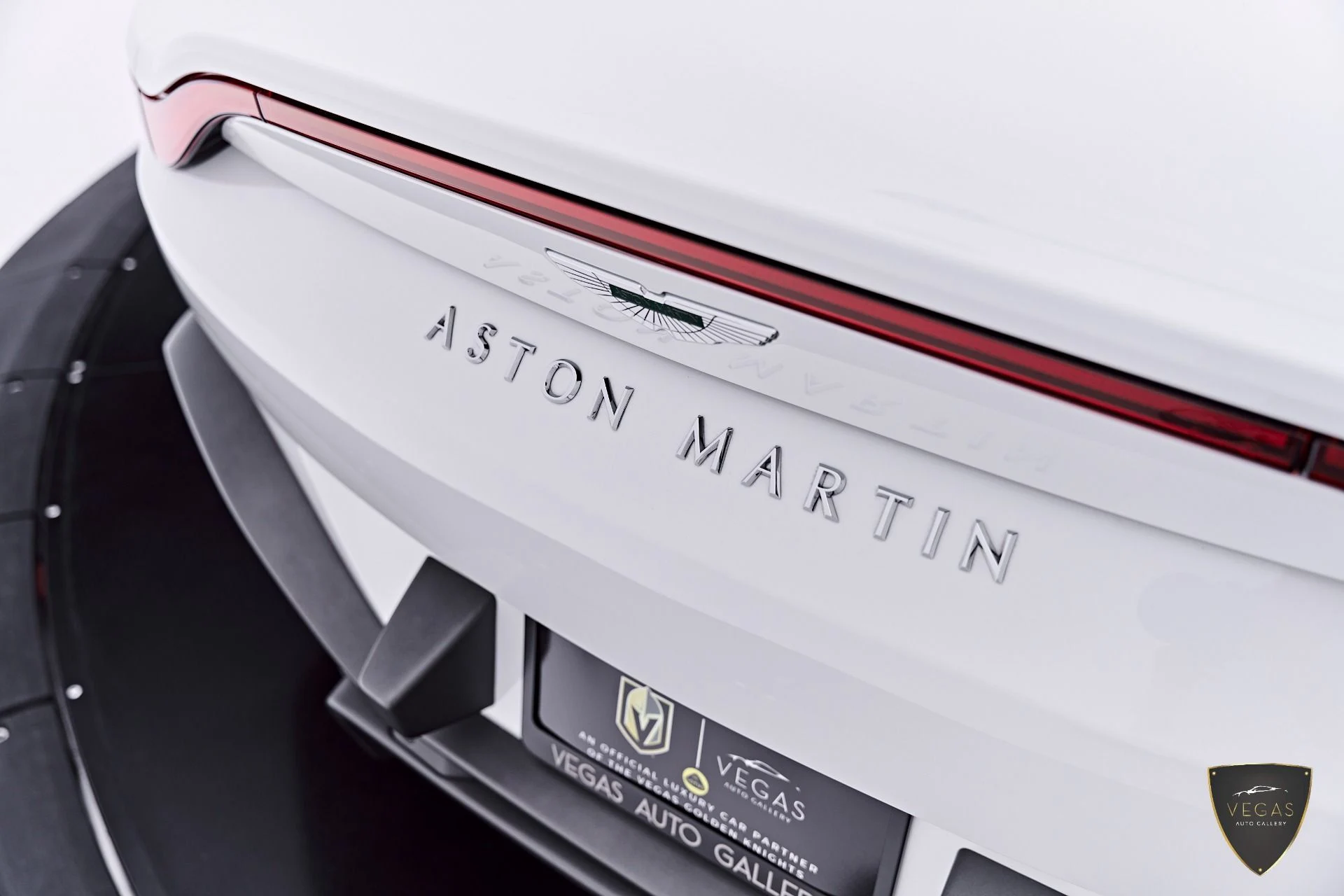 mph035_52497757_Used_2023_Aston_Martin_Vantage_1783622449_52ac5dc07e