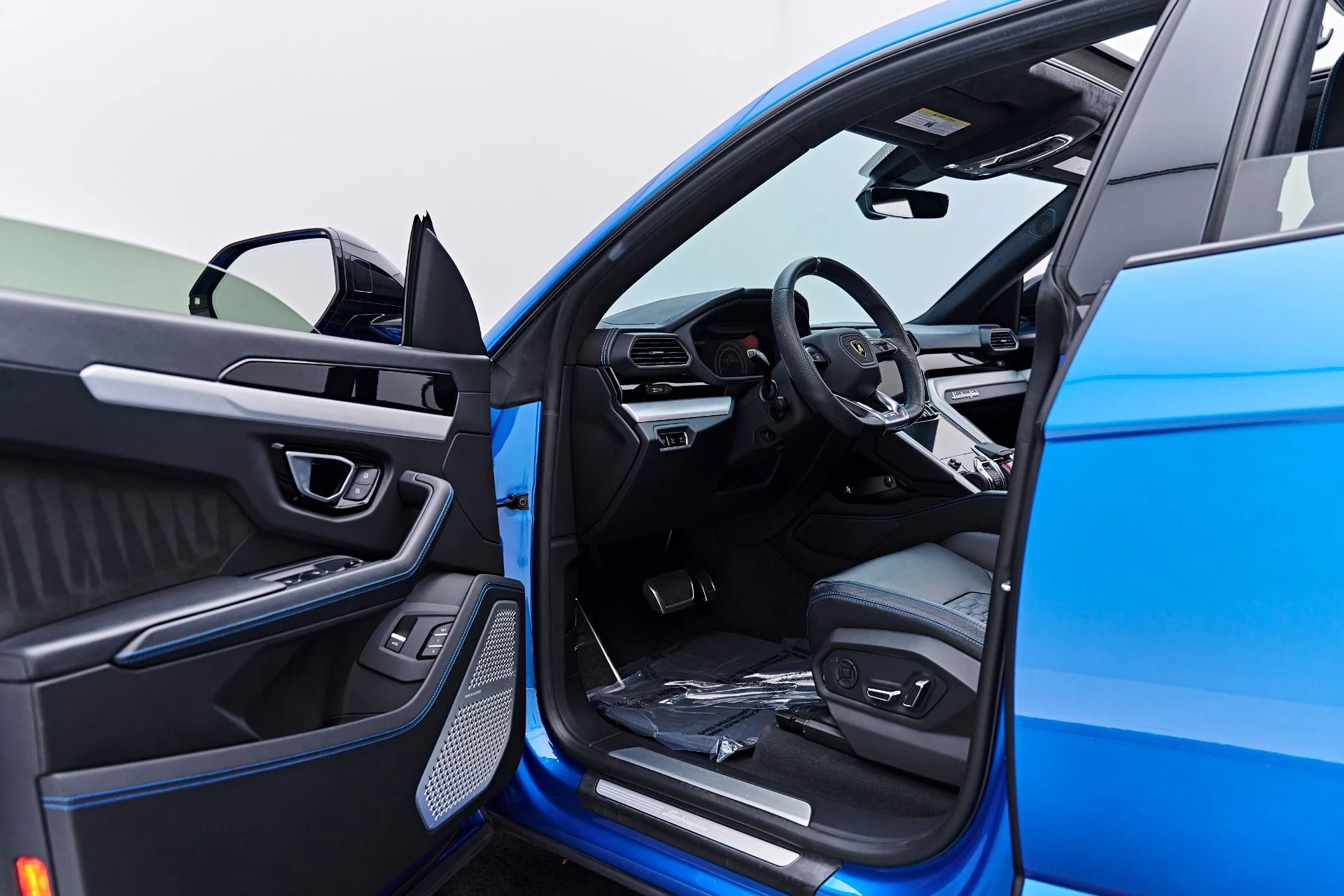 mph035_532396170_Used_2020_Lamborghini_Urus_Base_1790959085_2b37d15671