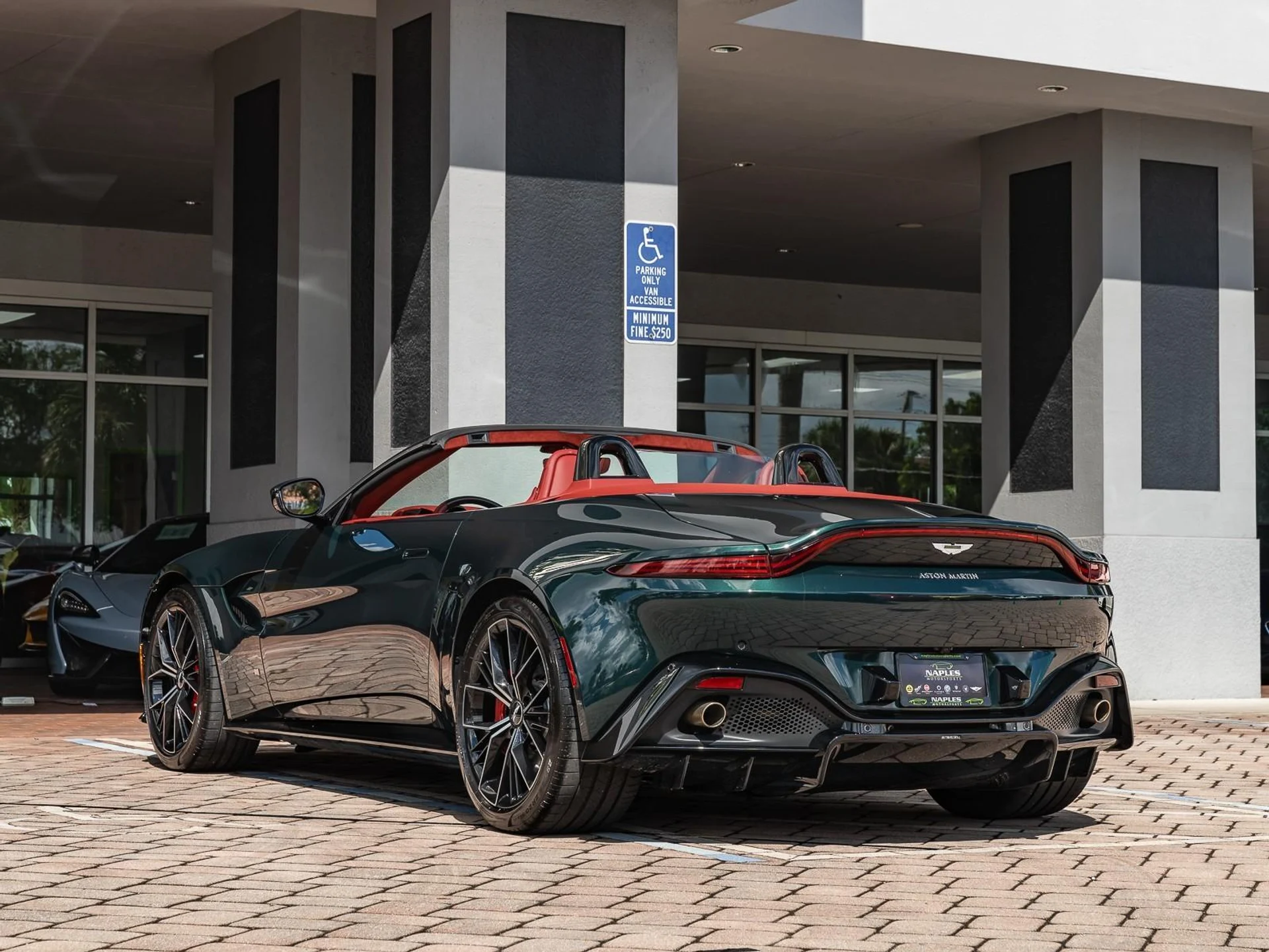 mph035_544326706_Used_2021_Aston_Martin_Vantage_1753207585_6adeb3699a