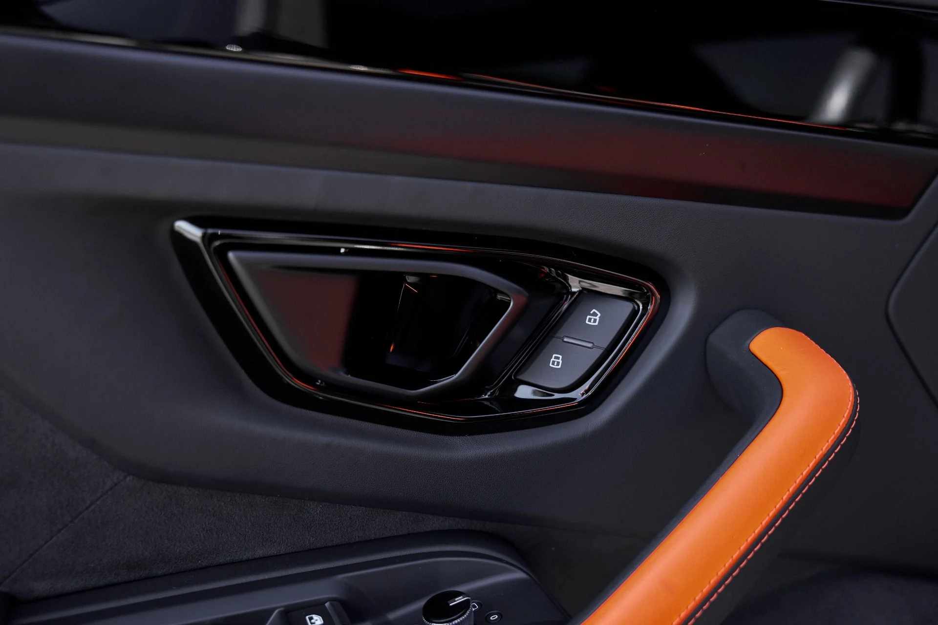 mph035_546490147_Used_2025_Lamborghini_Urus_SE_1770086470_f21df55cd4