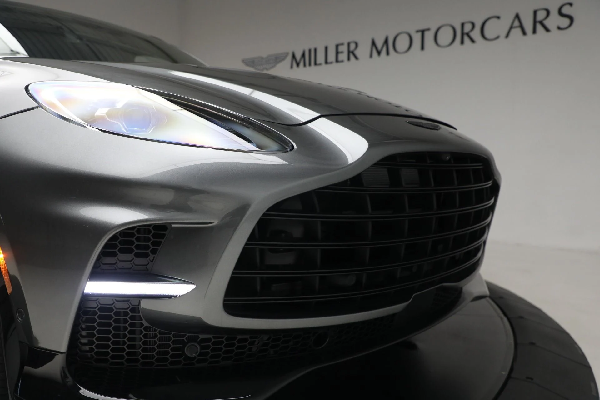 mph035_547924347_New_2025_Aston_Martin_DBX_707_589334dbd1