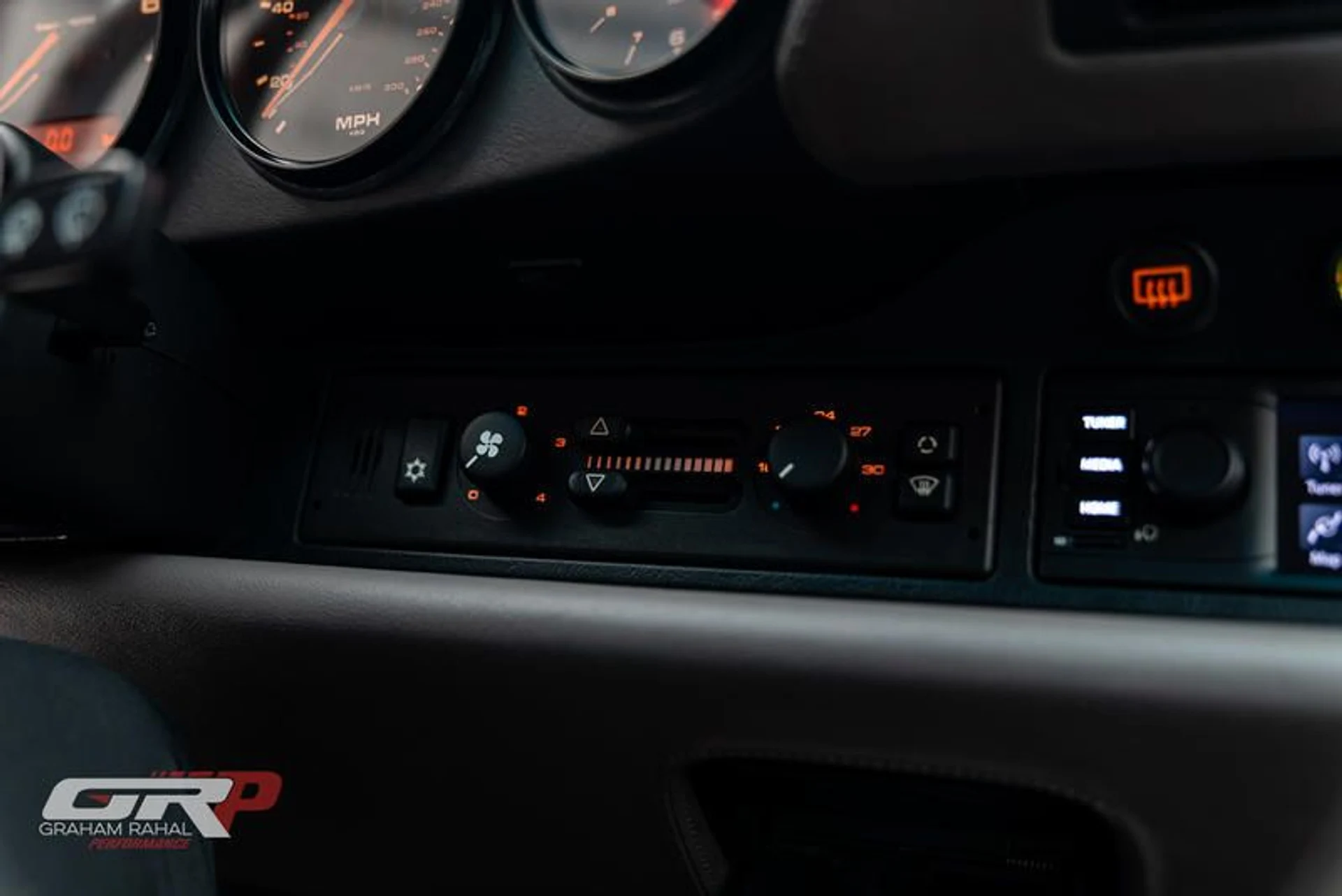 mph035_549153196_40141369_65_C4_4664_8_C35_7_FEE_19_C45913_2b47054821